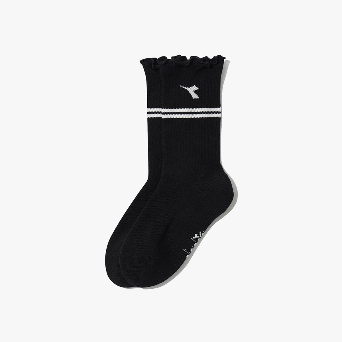 디아도라(diadora) 로고 러플 삭스 BLACK