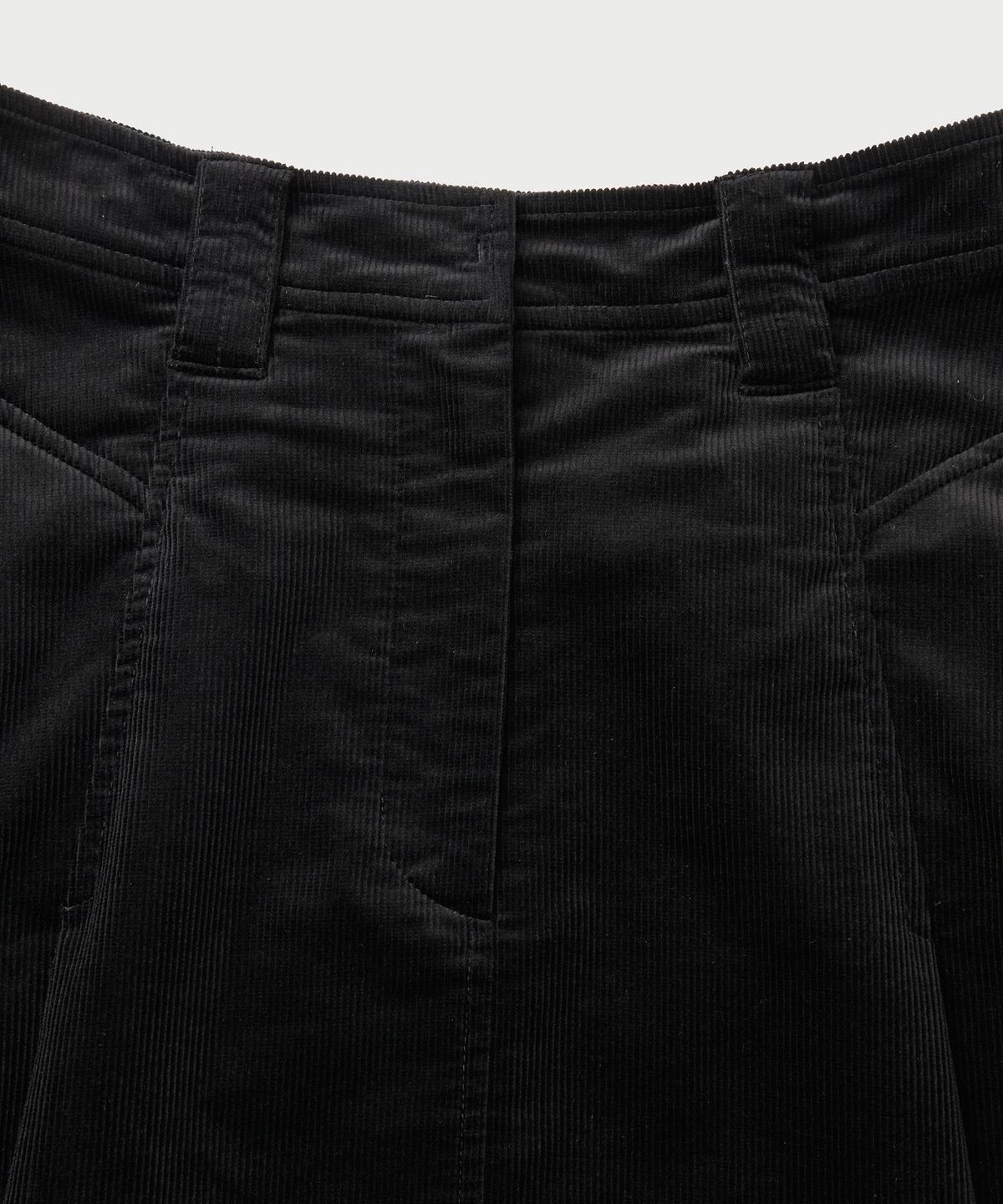 이로 우먼(IROWOMEN) Frane 벨벳 코듀로이 스커트 ILKAA26702BKX