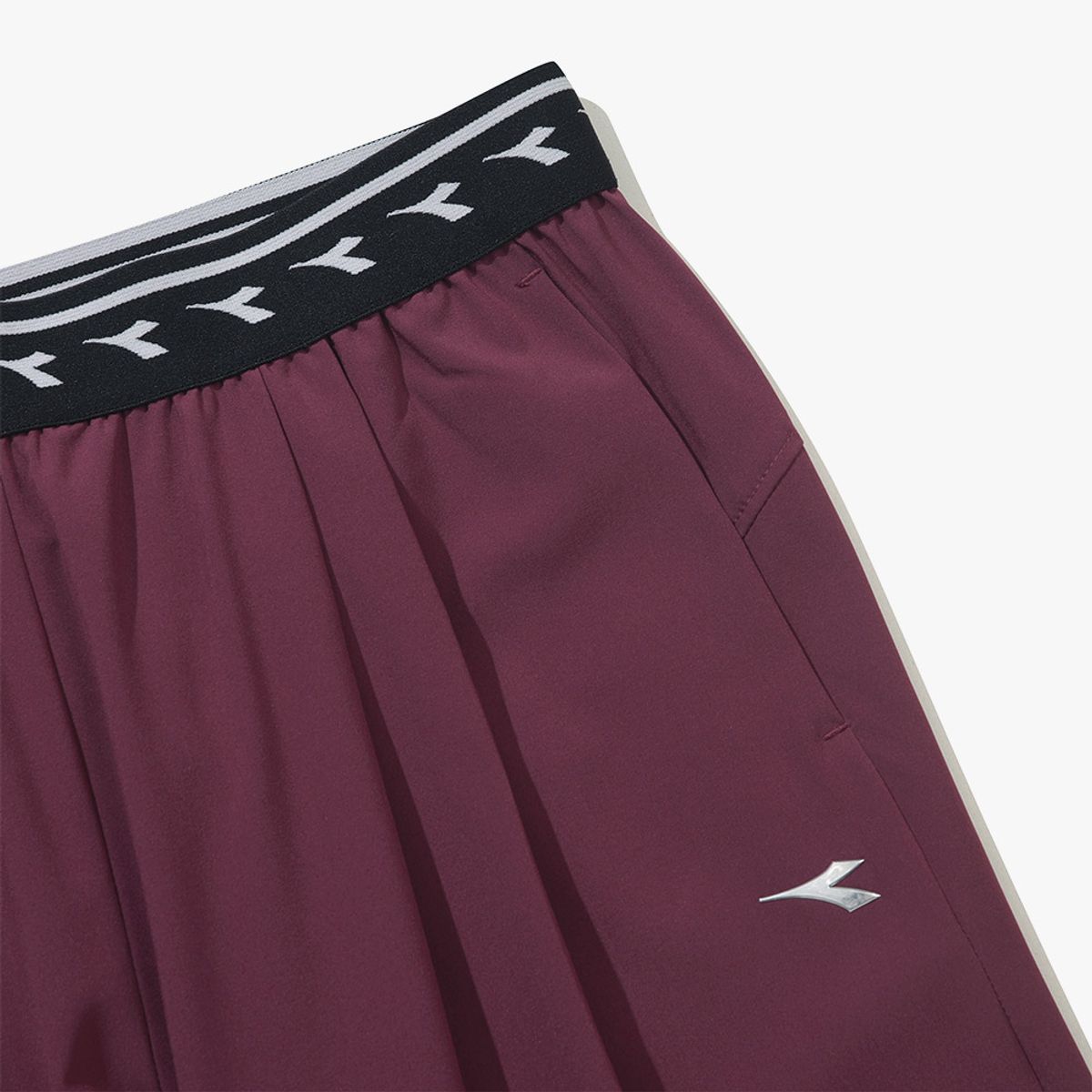 디아도라(diadora) 에르미나 투 턱 와이드 팬츠 우먼 WINE