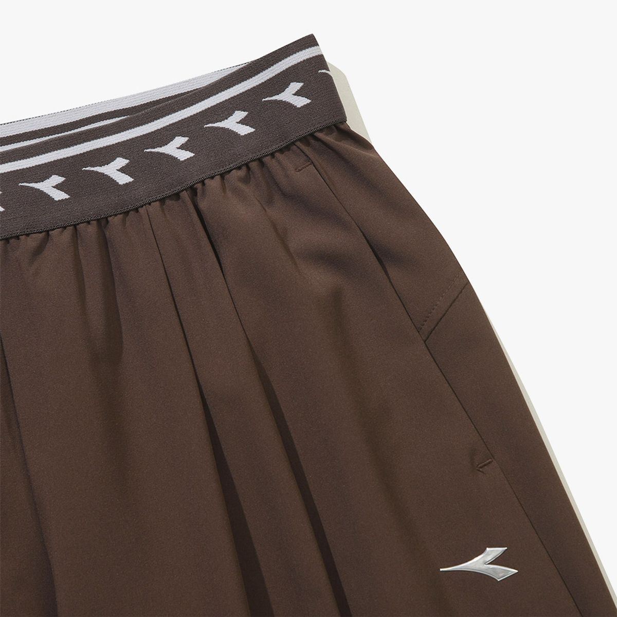 디아도라(diadora) 에르미나 투 턱 와이드 팬츠 우먼 BROWN