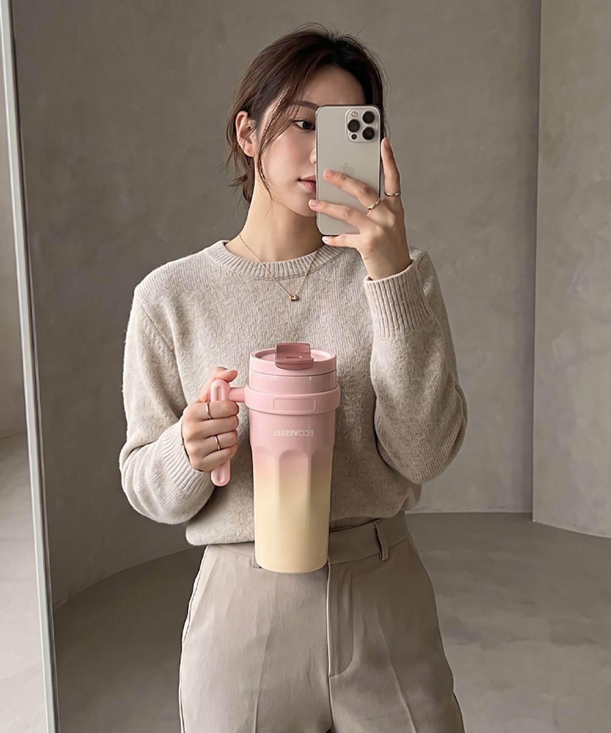 에코베슬(ECOVESSEL) 큐브 그라데이션 손잡이 대용량 스텐 텀블러 950ml