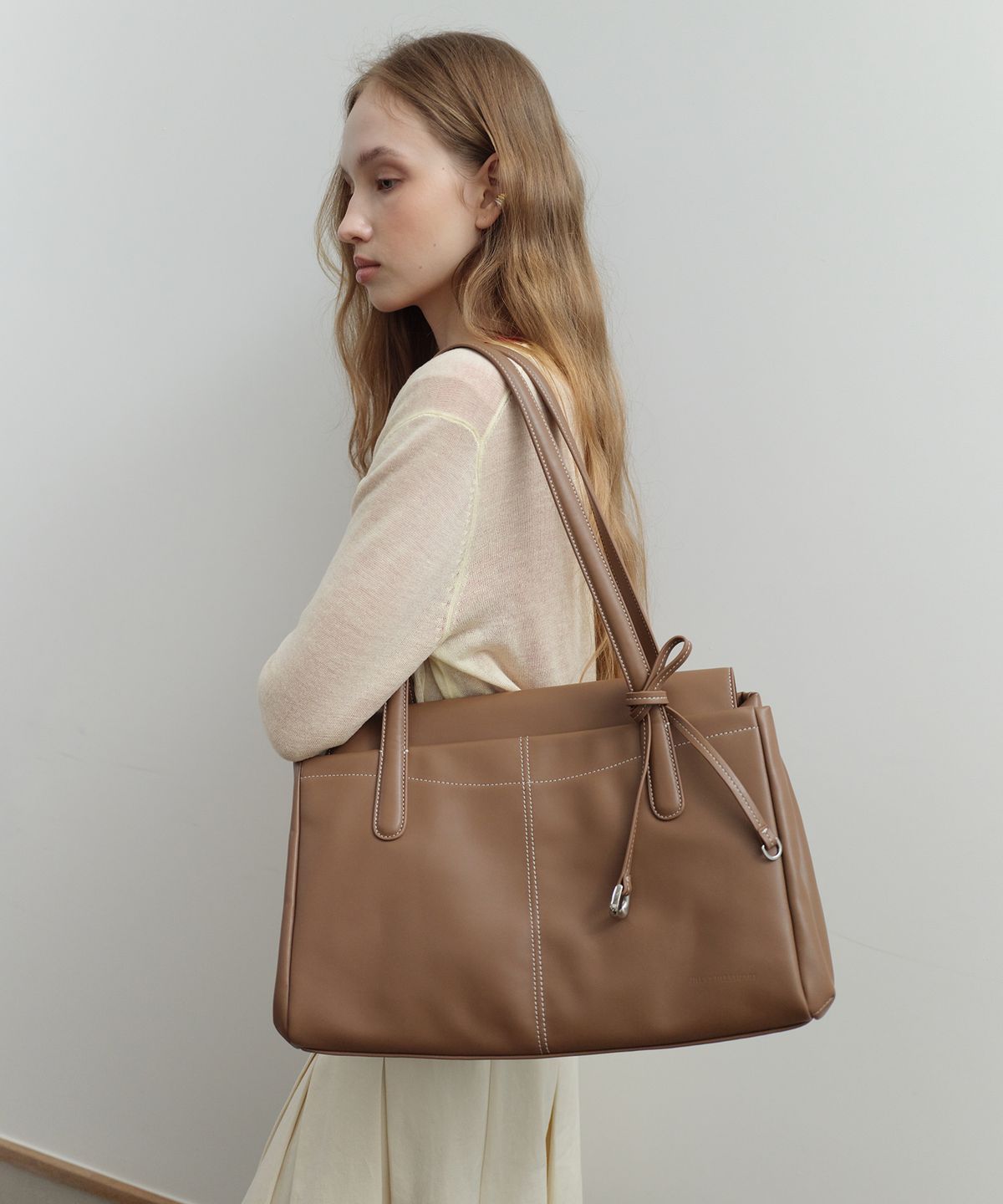 질바이질스튜어트(JILL BY JILLSTUART) [뮤리엘] 플랩 스티치 숄더백 - 2colors