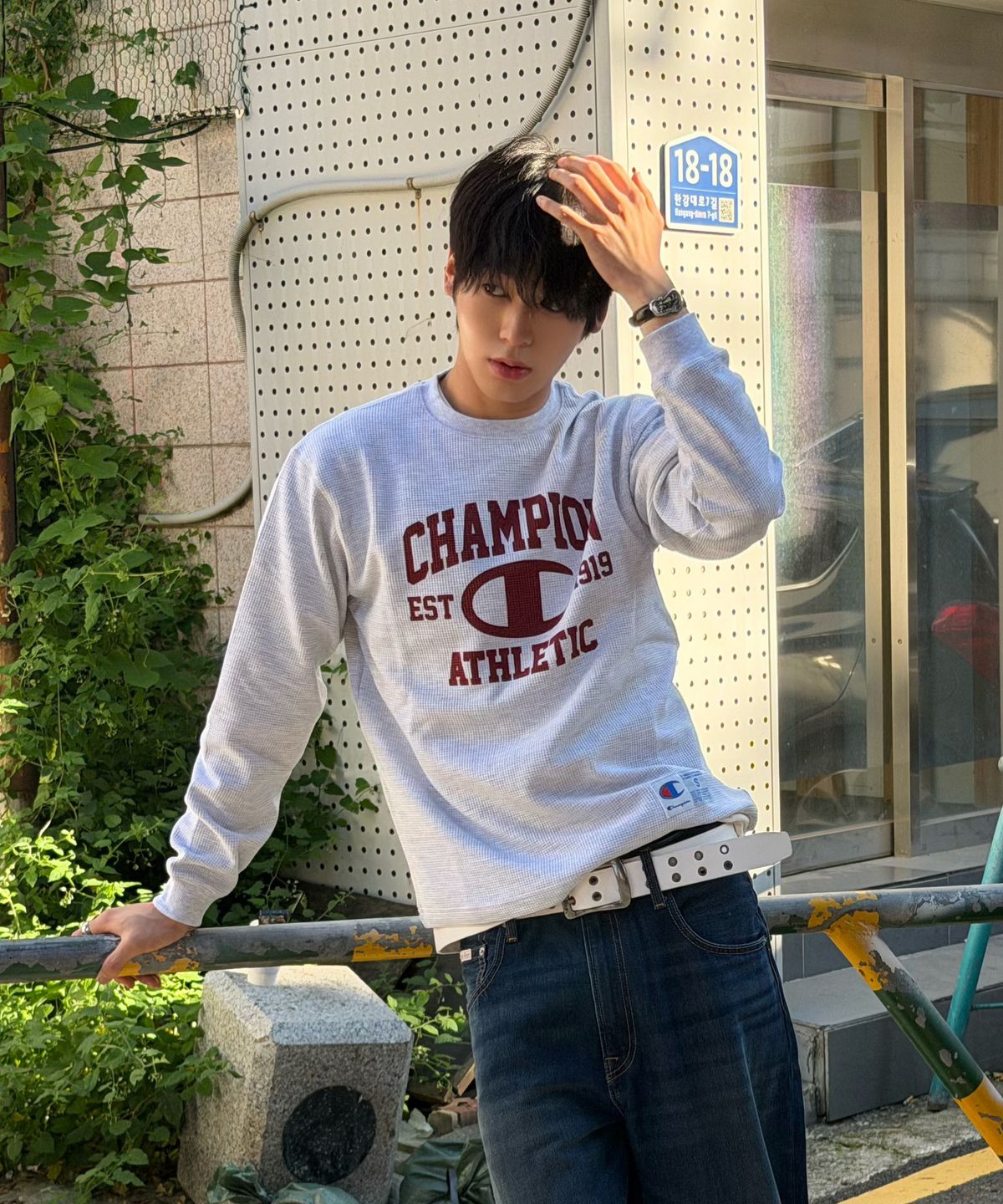챔피온(CHAMPION) 로고 와플 롱슬리브 티셔츠 Grey Melange