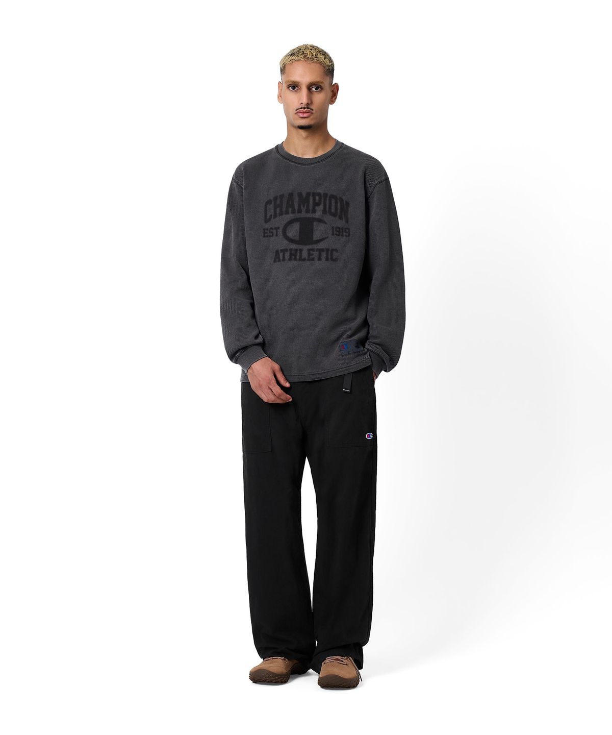 챔피온(CHAMPION) 로고 다잉 와플 롱슬리브 티셔츠 Charcoal