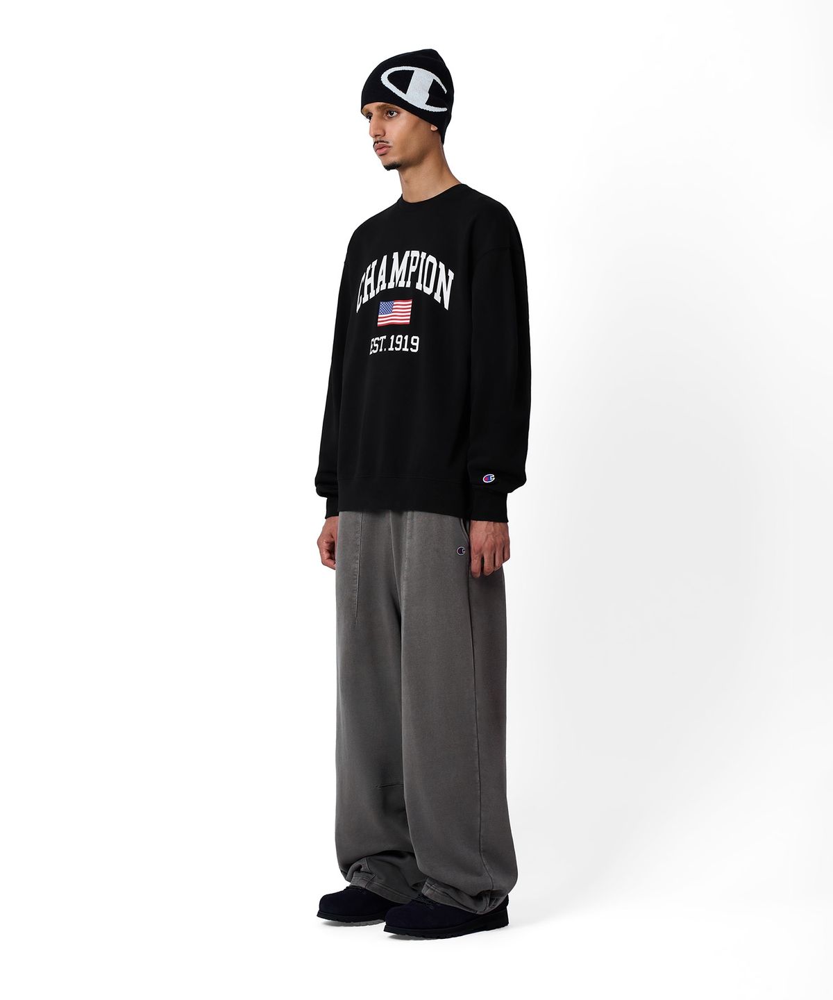 챔피온(CHAMPION) 플래그 아치 로고 오버핏 스웨트 셔츠 Black