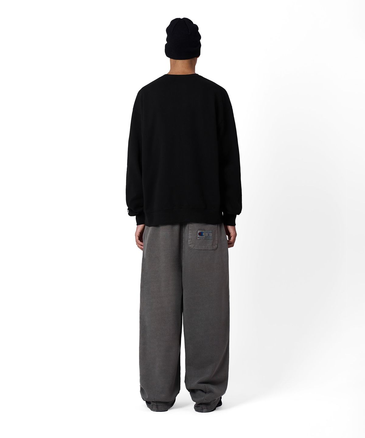 챔피온(CHAMPION) 플래그 아치 로고 오버핏 스웨트 셔츠 Black