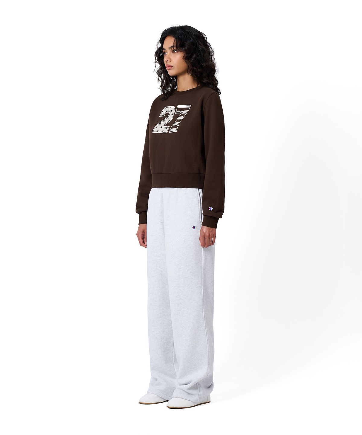 챔피온(CHAMPION) 여성 넘버링 크롭 기모 스웨트 셔츠 Brown