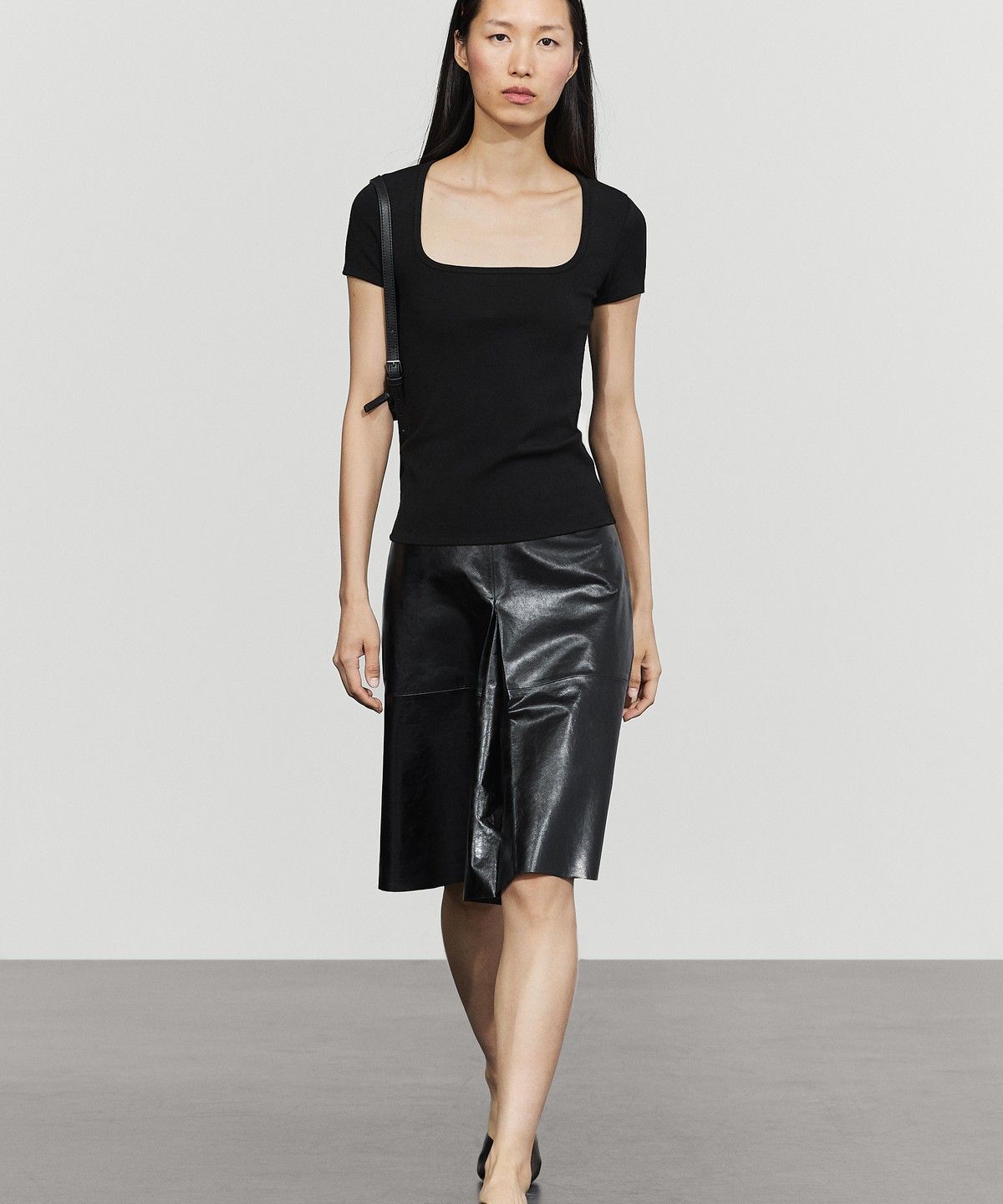 마시모두띠(MASSIMO DUTTI) 스퀘어넥 반팔 티셔츠
