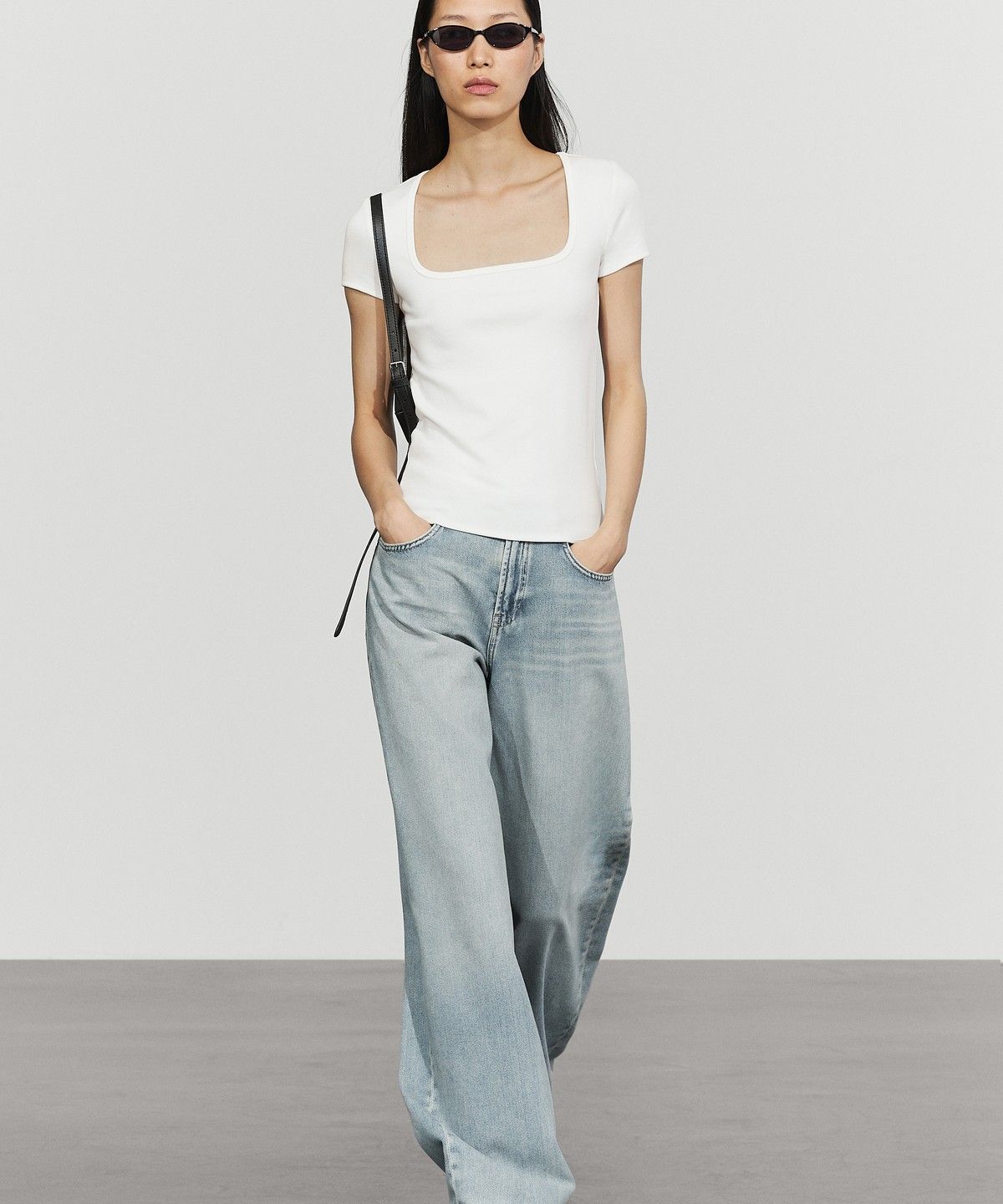 마시모두띠(MASSIMO DUTTI) 스퀘어넥 반팔 티셔츠