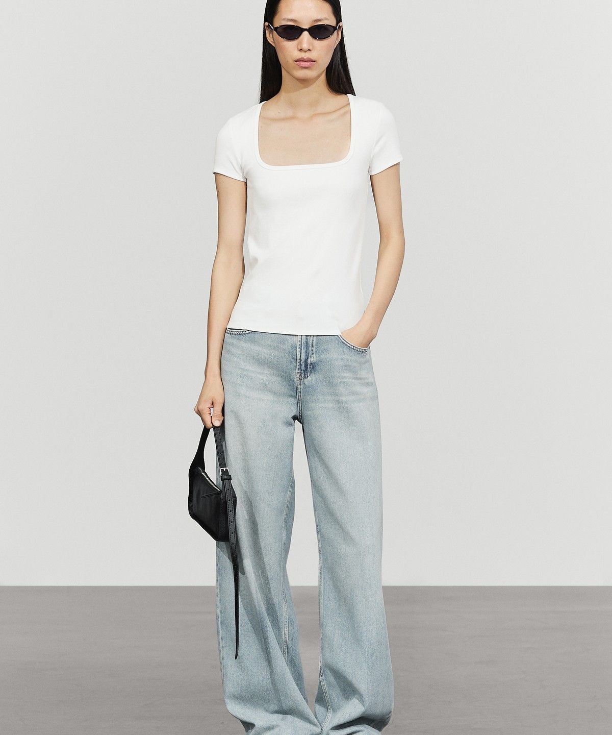 마시모두띠(MASSIMO DUTTI) 스퀘어넥 반팔 티셔츠