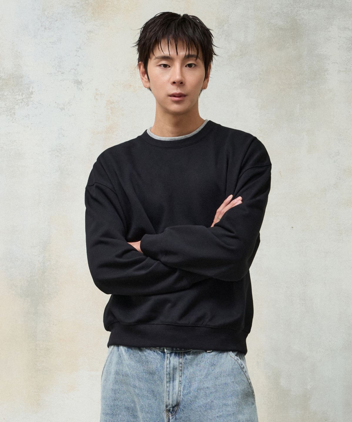 에이지오디(AGOD) 레이어드 크루넥 스웨트셔츠 [블랙]