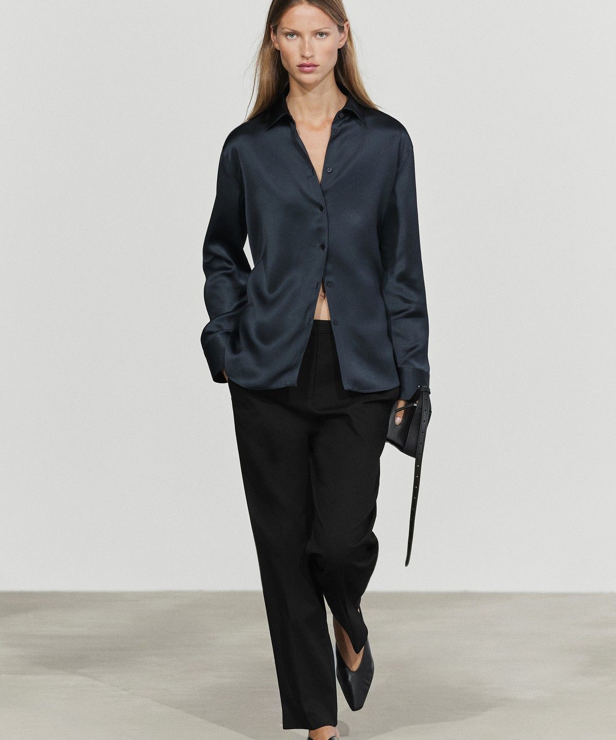 마시모두띠(MASSIMO DUTTI) 새틴 플루이드 셔츠