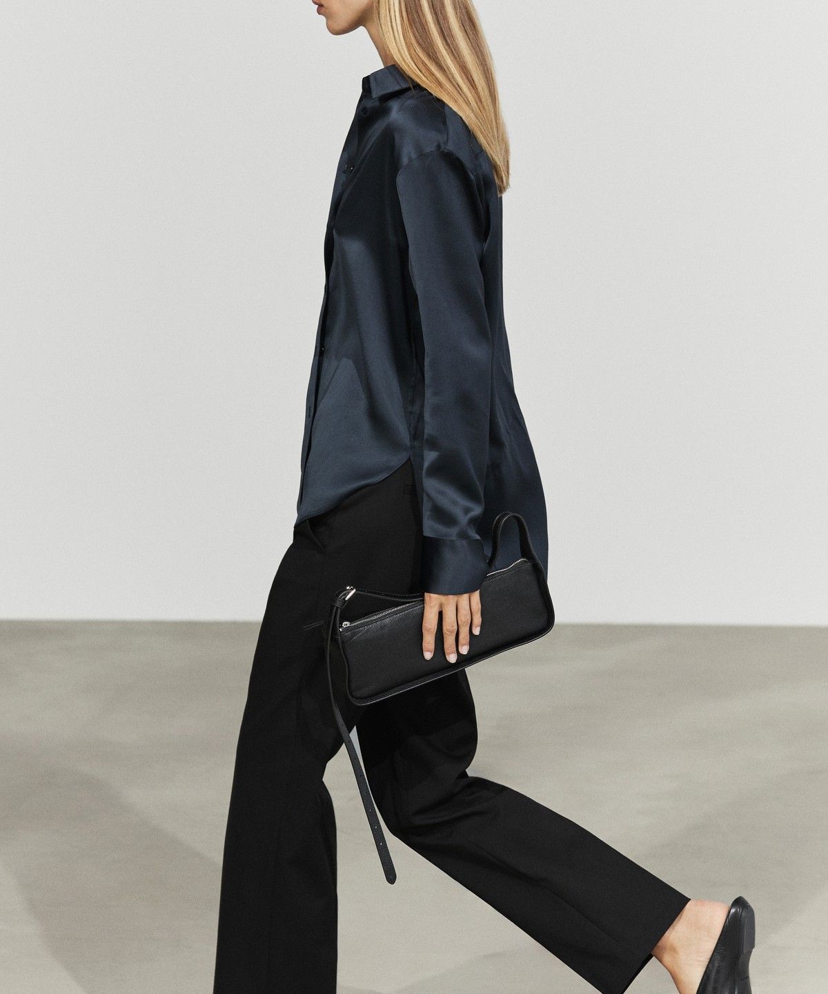 마시모두띠(MASSIMO DUTTI) 새틴 플루이드 셔츠