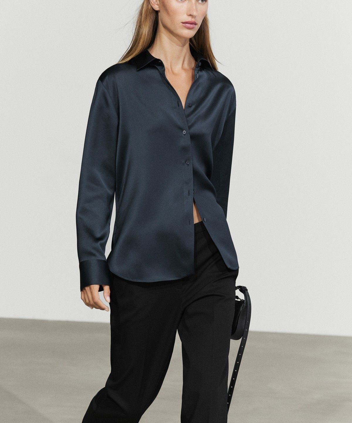 마시모두띠(MASSIMO DUTTI) 새틴 플루이드 셔츠