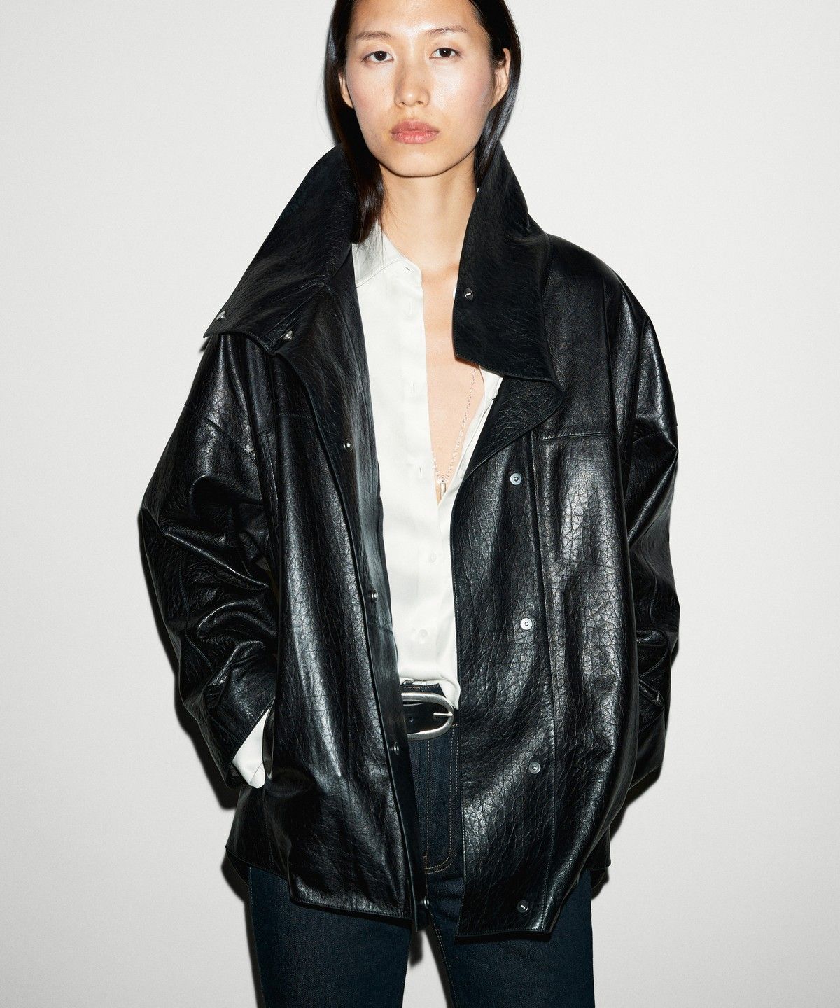 마시모두띠(MASSIMO DUTTI) 새틴 플루이드 셔츠