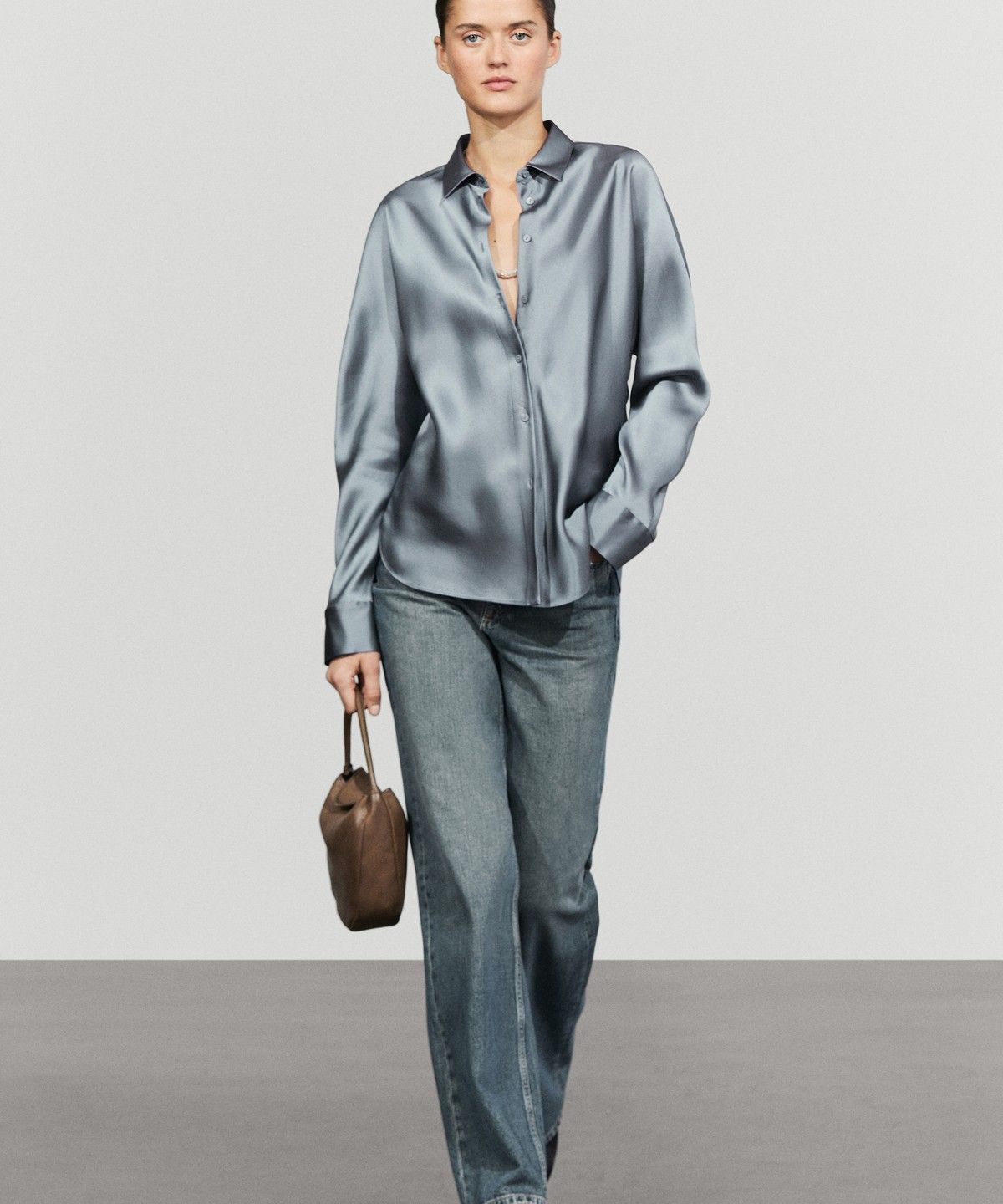 마시모두띠(MASSIMO DUTTI) 플루이드 새틴 셔츠