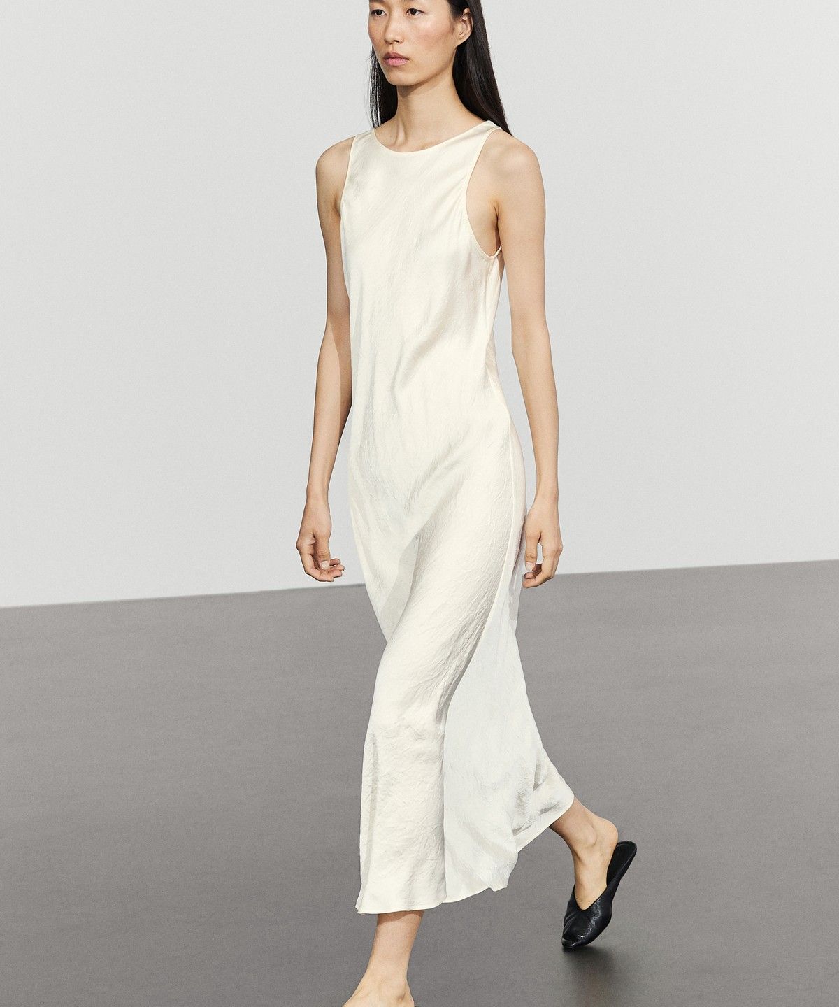 마시모두띠(MASSIMO DUTTI) 새틴 미디 원피스