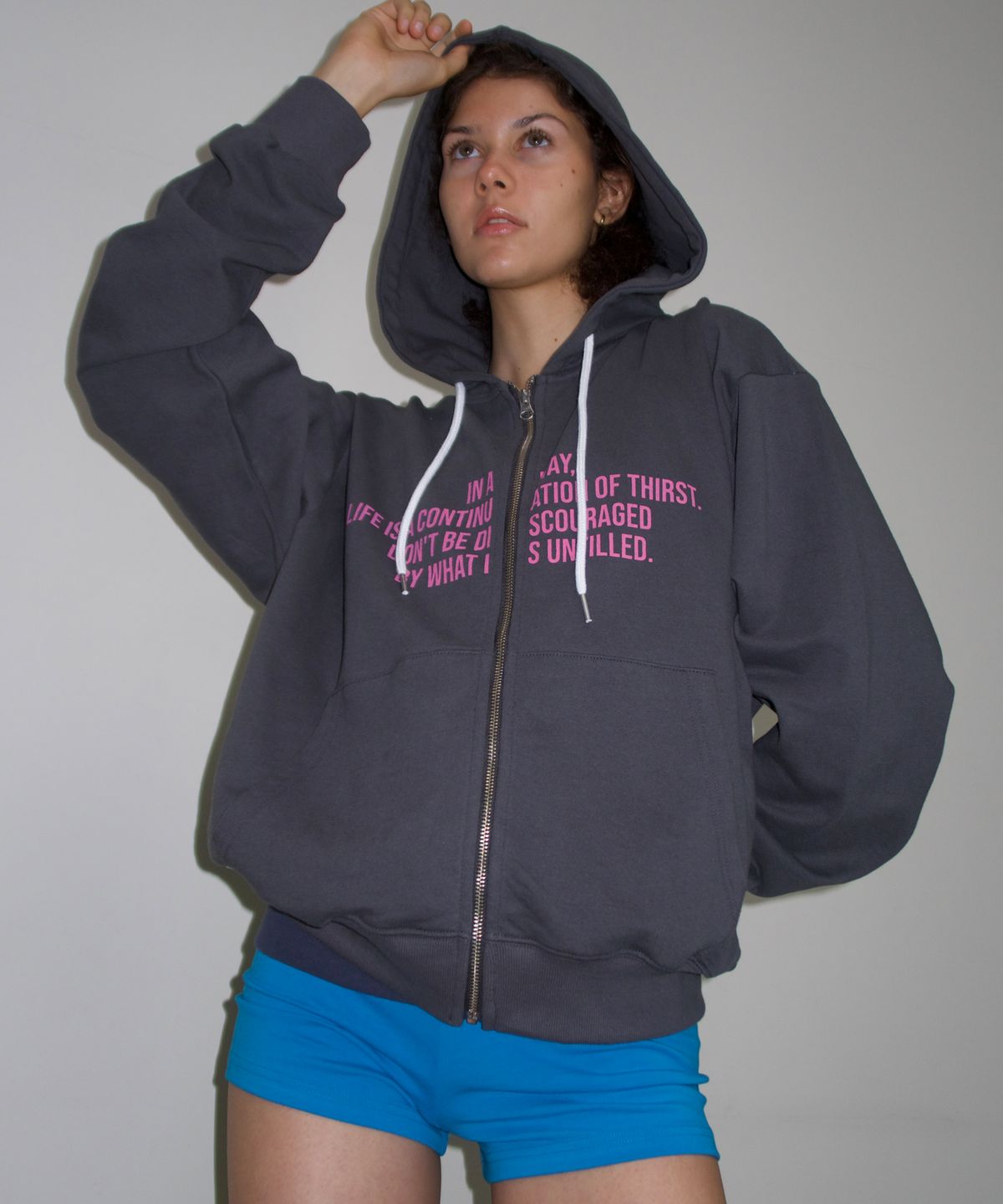 떨스티클럽(THIRSTYCLUB) Lettering light weight hoodie - Charcoal
