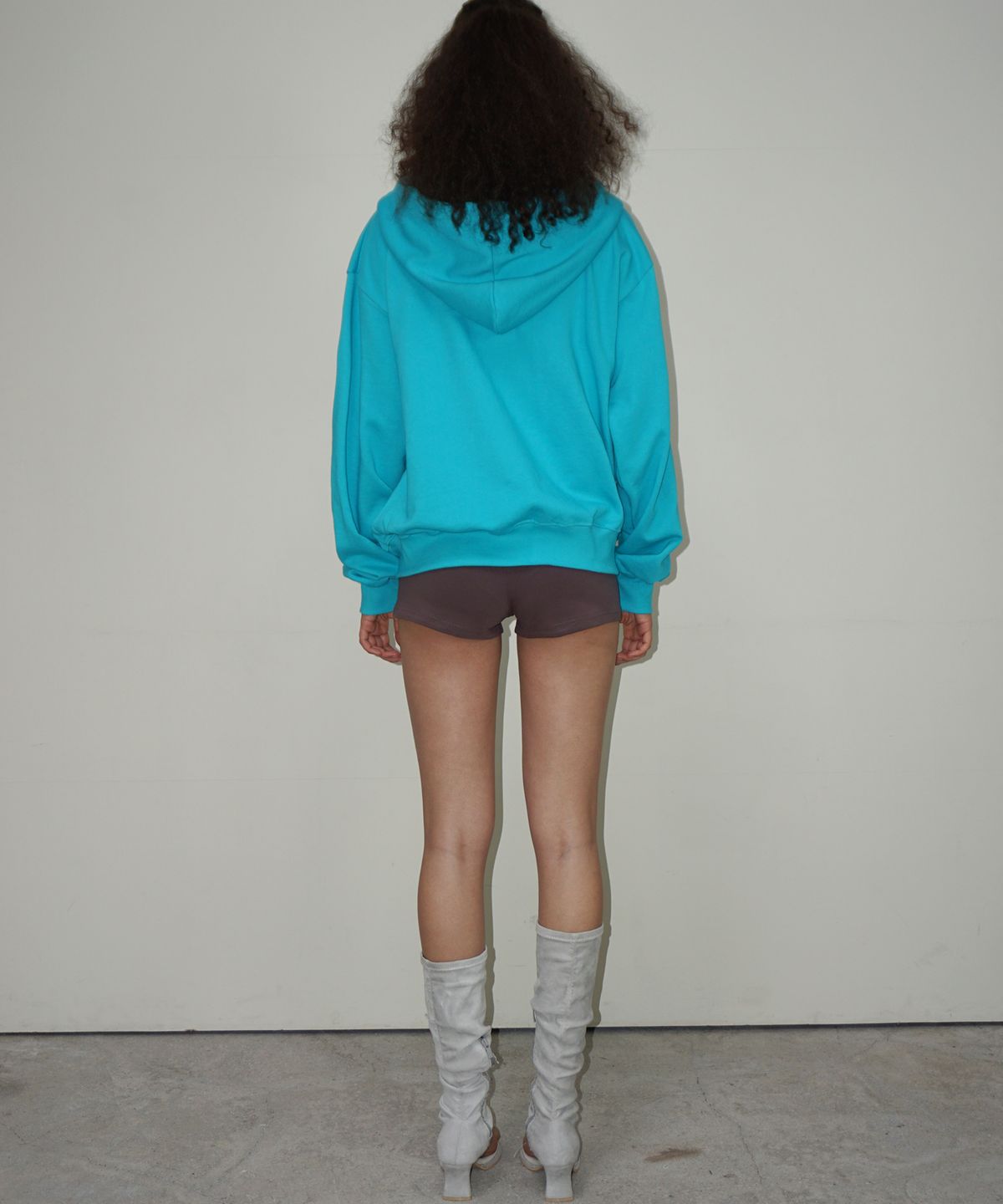 떨스티클럽(THIRSTYCLUB) Lettering light weight hoodie - Blue