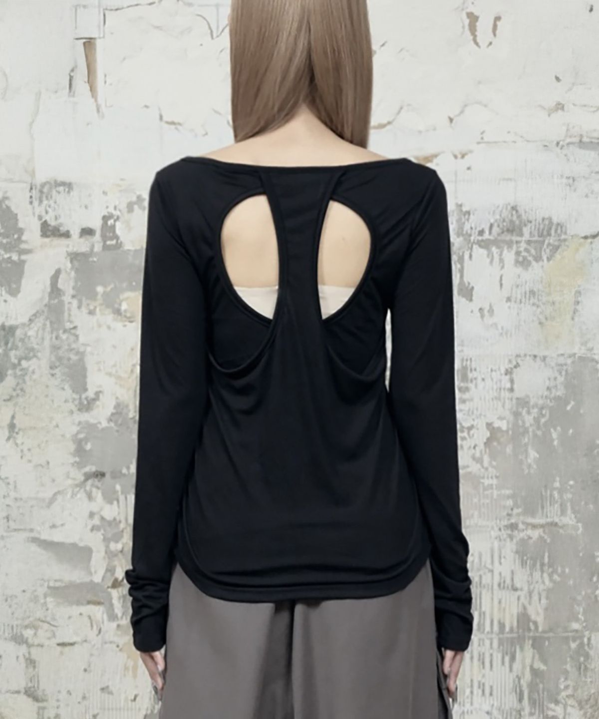 에트오소메(ETRE AU SOMMET) Back Double Cross Printing Long Sleeve (Black)
