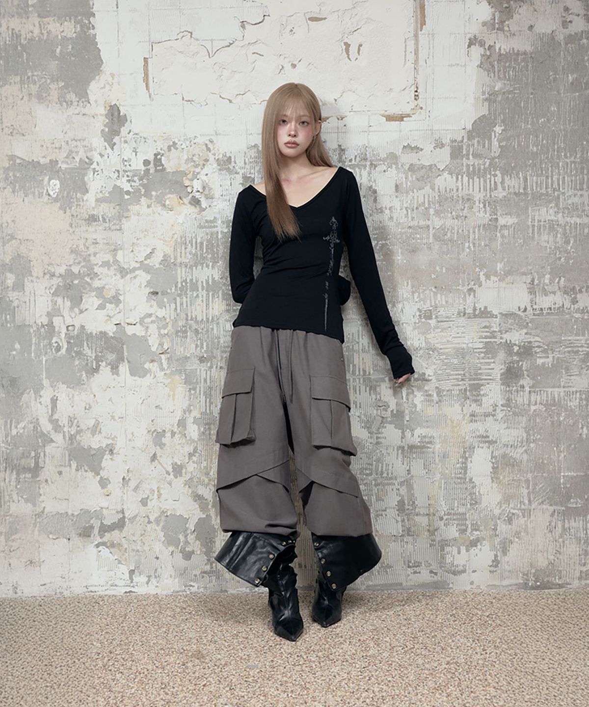 에트오소메(ETRE AU SOMMET) Back Double Cross Printing Long Sleeve (Black)