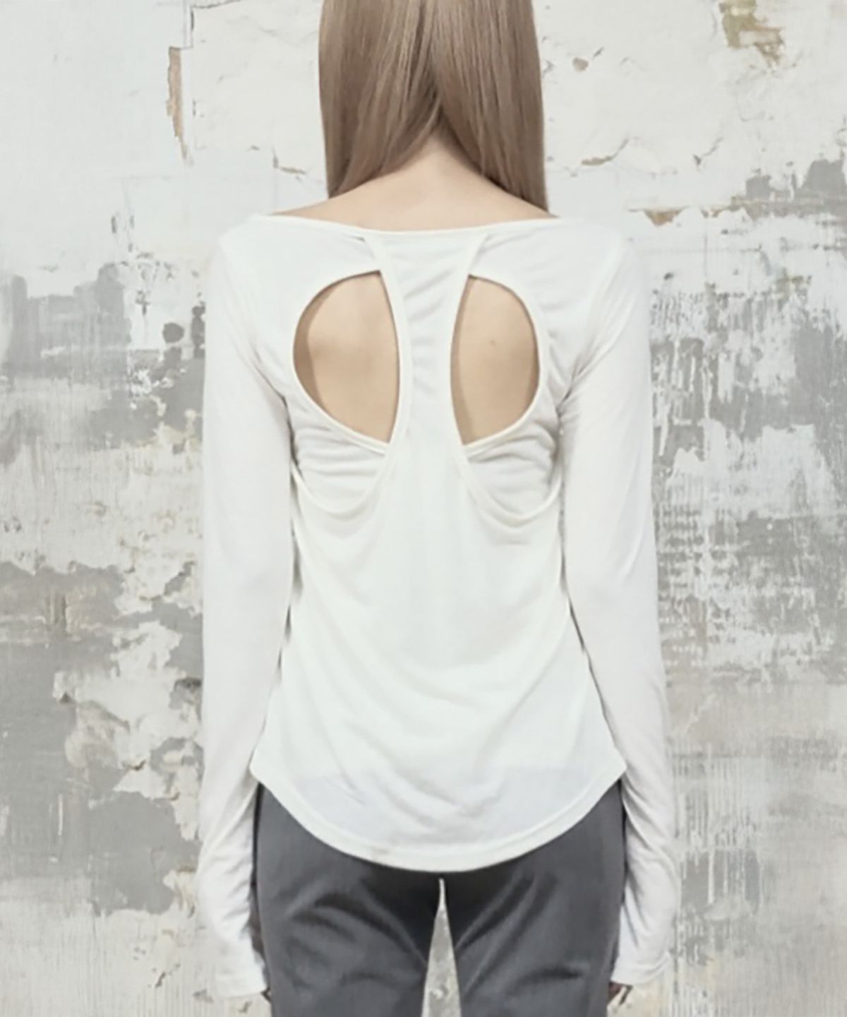 에트오소메(ETRE AU SOMMET) Back Double Cross Printing Long Sleeve (White)