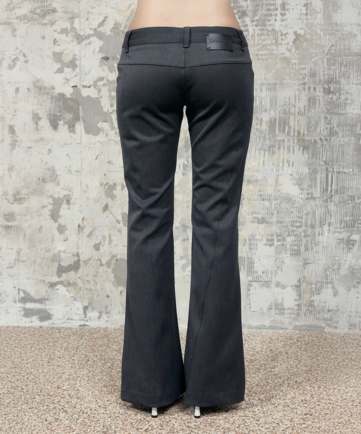 에트오소메(ETRE AU SOMMET) Button Stitch Low Rise Bootcut Pants (Charcoal)