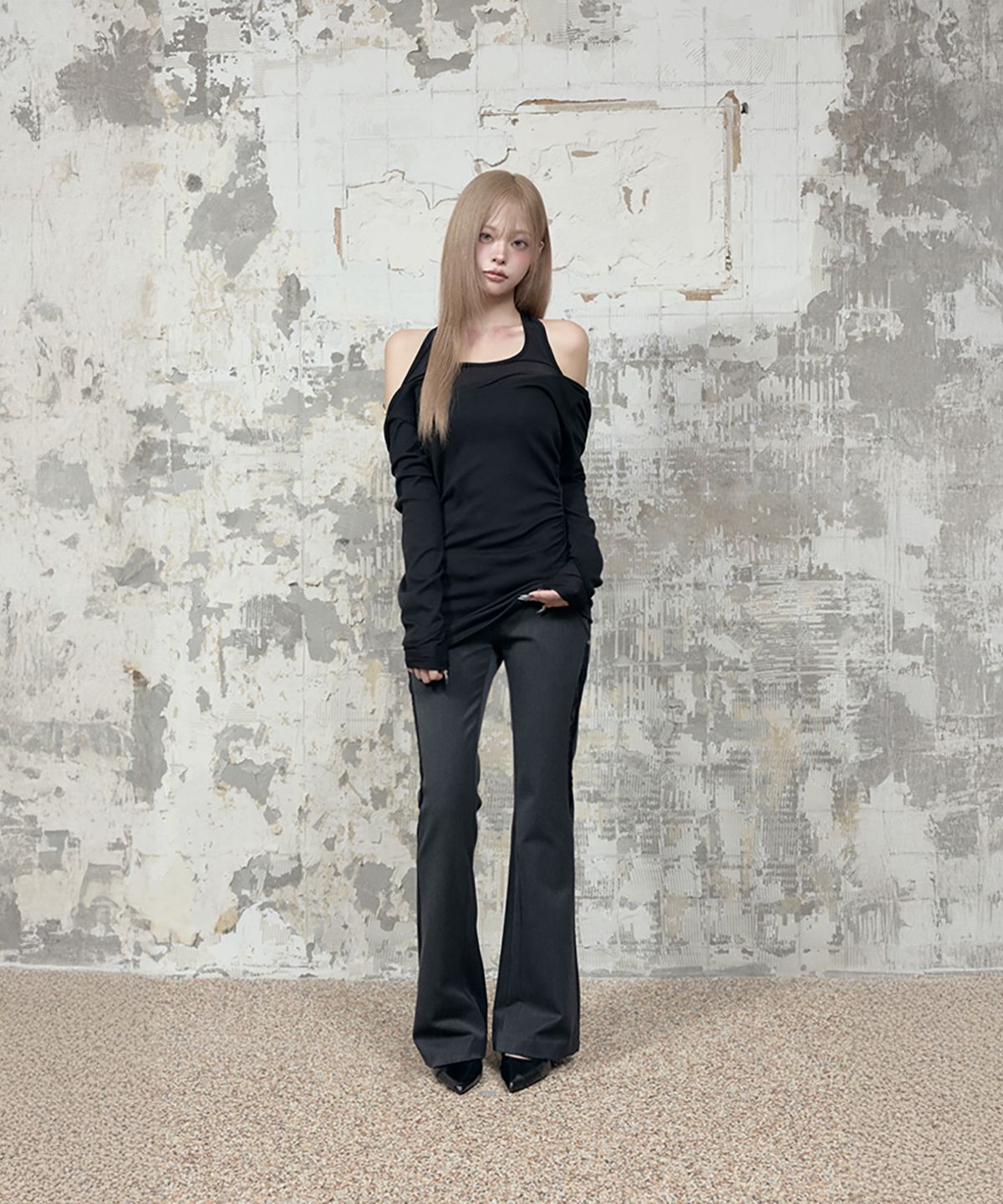에트오소메(ETRE AU SOMMET) Halter-Neck Hooded Slim-Fit Long Sleeve Top (Black)