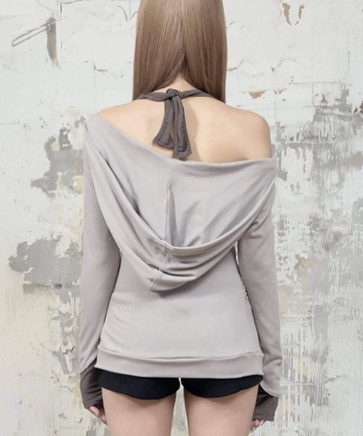 에트오소메(ETRE AU SOMMET) Halter-Neck Hooded Slim-Fit Long Sleeve Top (Moca)