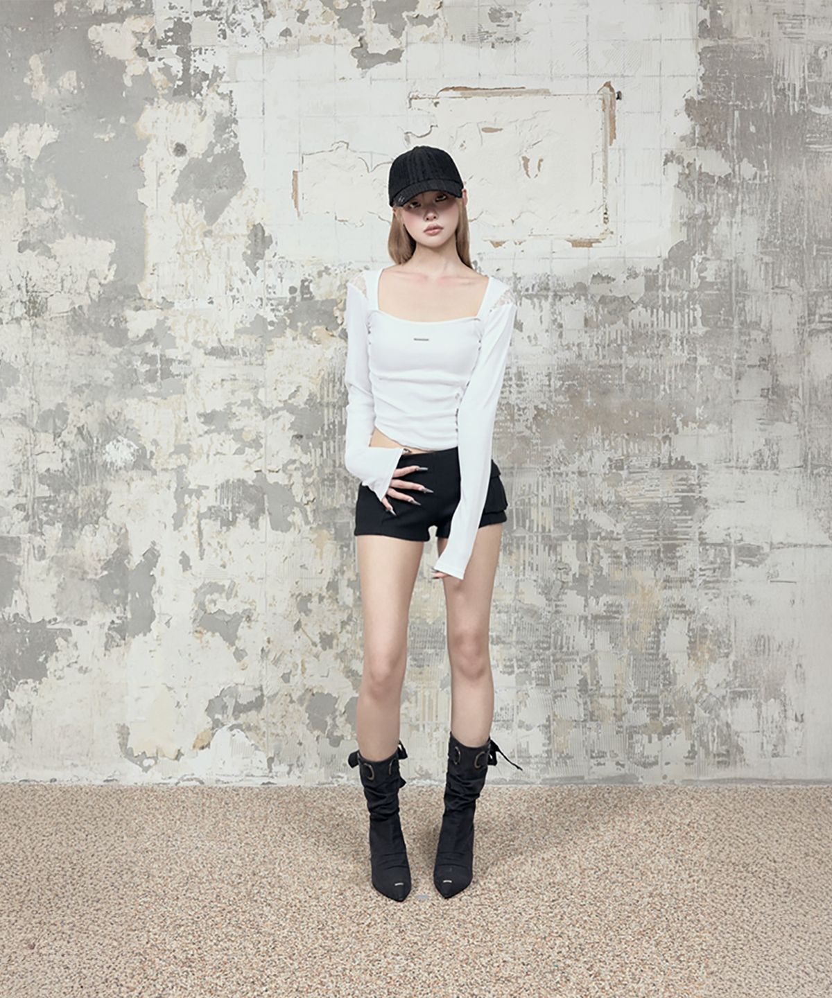에트오소메(ETRE AU SOMMET) Ankle Wedge Heel Boots (Black)