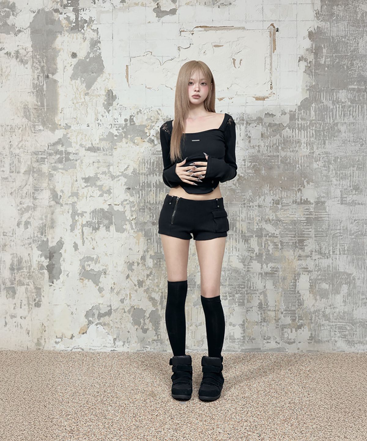 에트오소메(ETRE AU SOMMET) Waffle Zipper Hot Pants (Black)