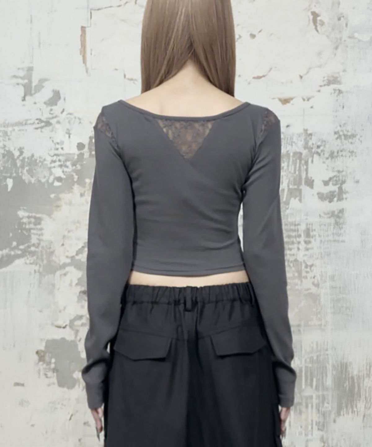 에트오소메(ETRE AU SOMMET) Bust Line Pintuck Detail Long Sleeve (Dark Gray)