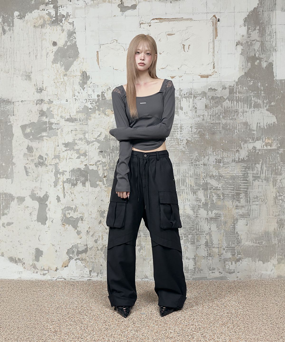 에트오소메(ETRE AU SOMMET) Bust Line Pintuck Detail Long Sleeve (Dark Gray)