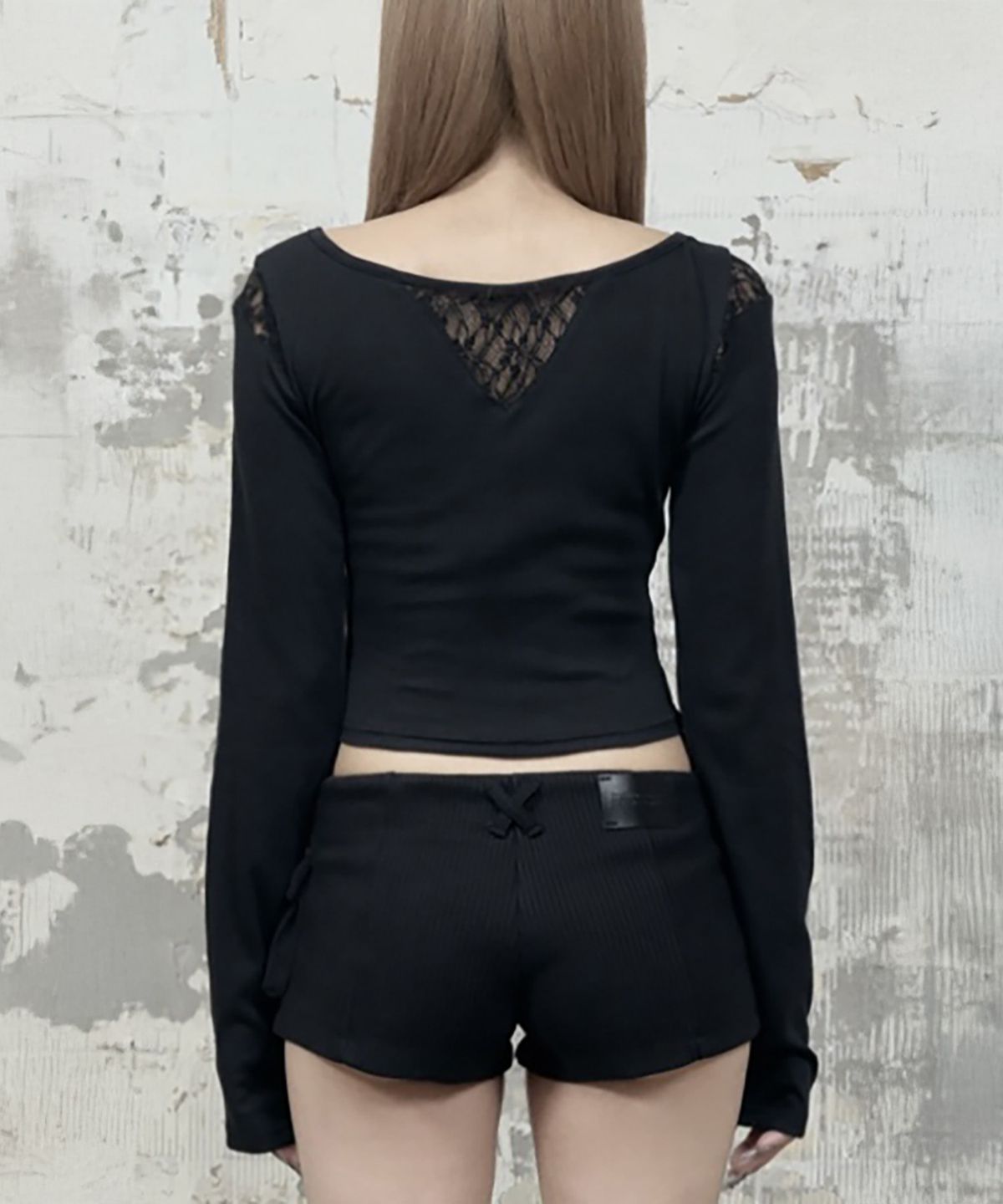 에트오소메(ETRE AU SOMMET) Bust Line Pintuck Detail Long Sleeve (Black)