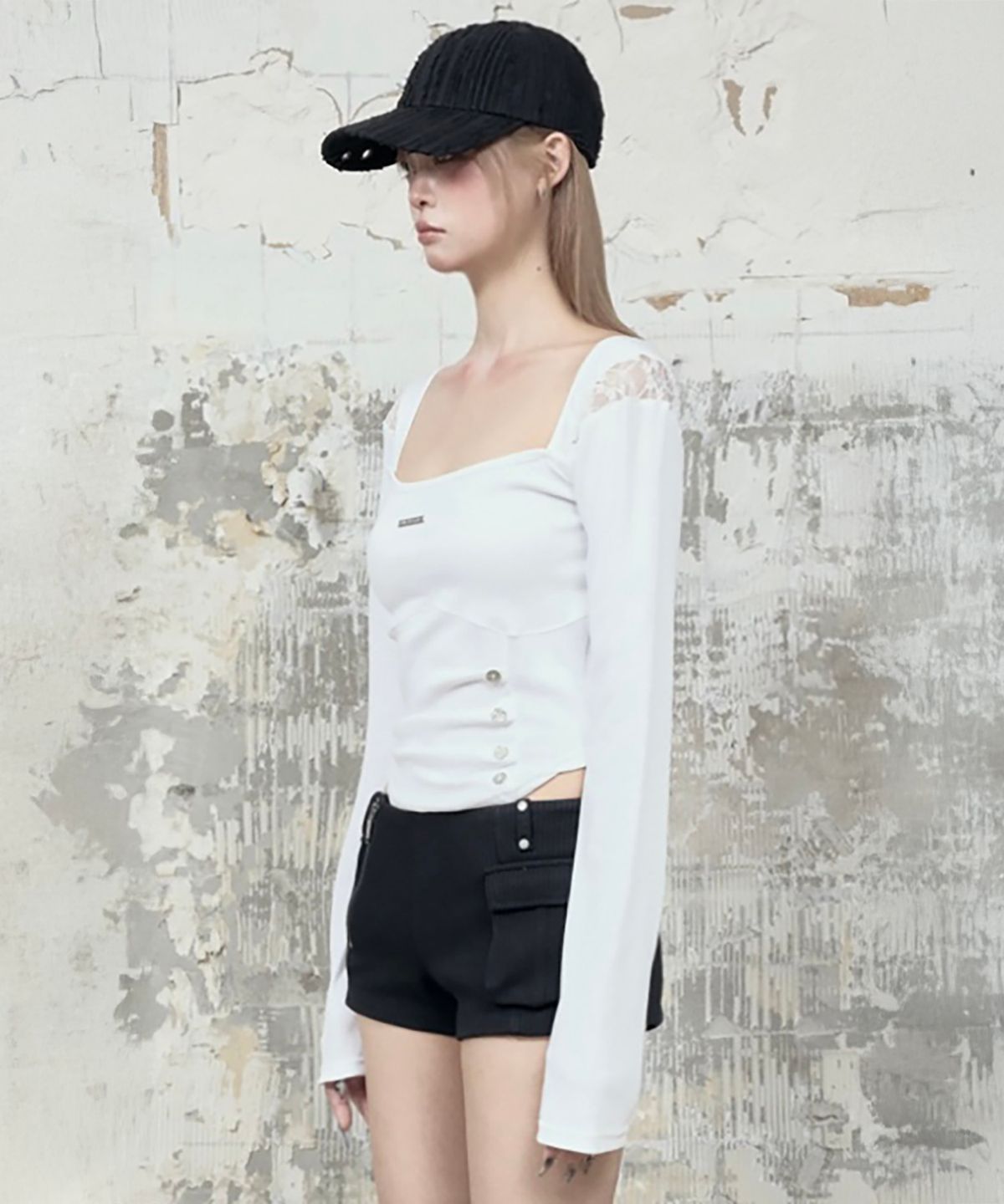 에트오소메(ETRE AU SOMMET) Bust Line Pintuck Detail Long Sleeve (White)