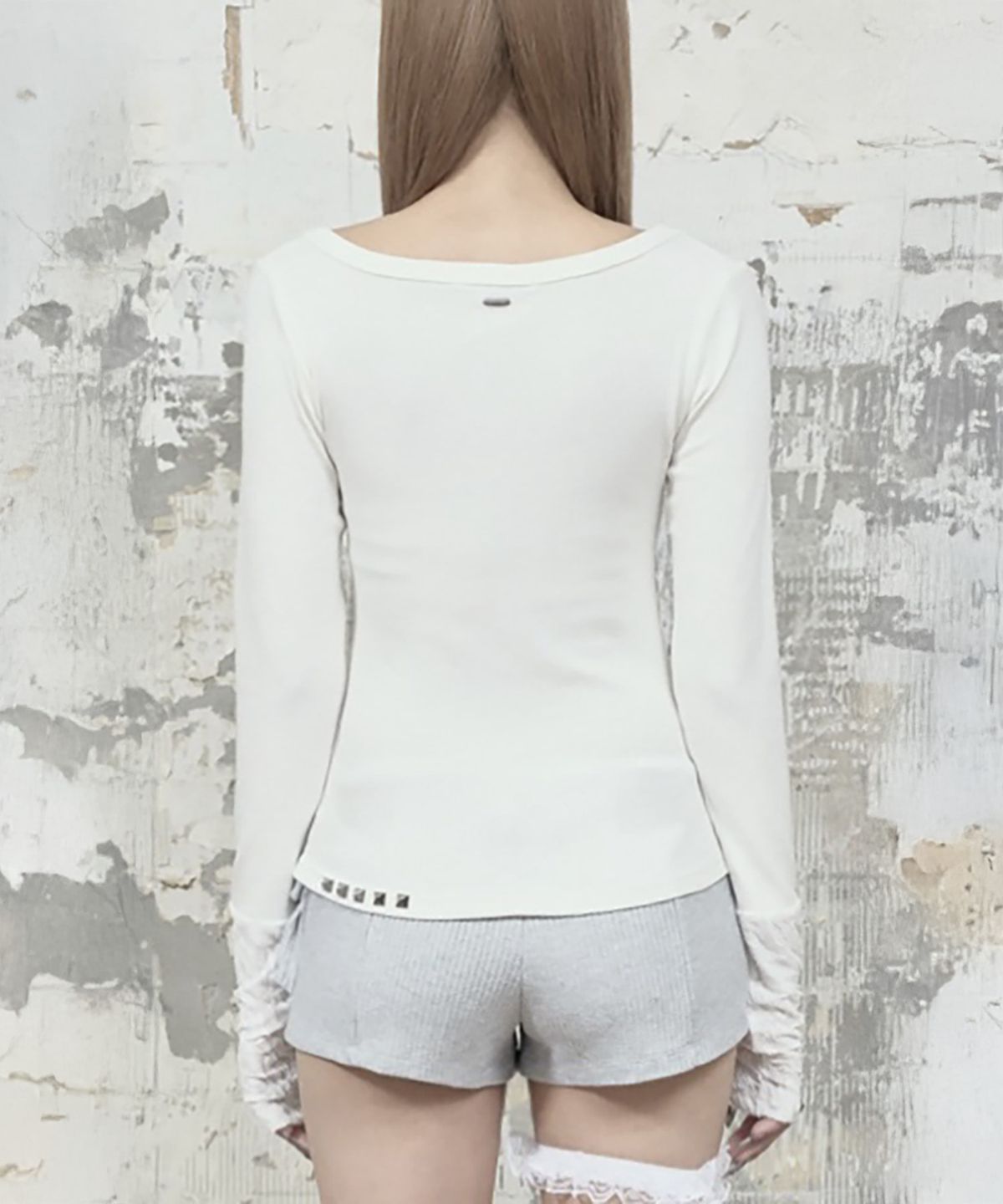 에트오소메(ETRE AU SOMMET) Stud Metal Point Long Sleeve (White)