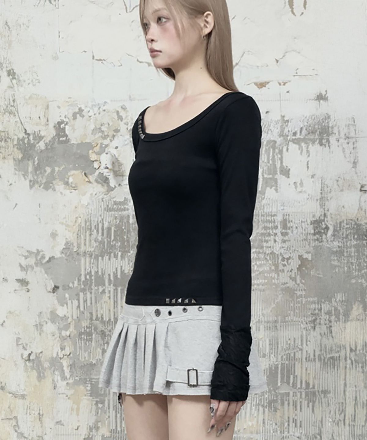 에트오소메(ETRE AU SOMMET) Stud Metal Point Long Sleeve (Black)