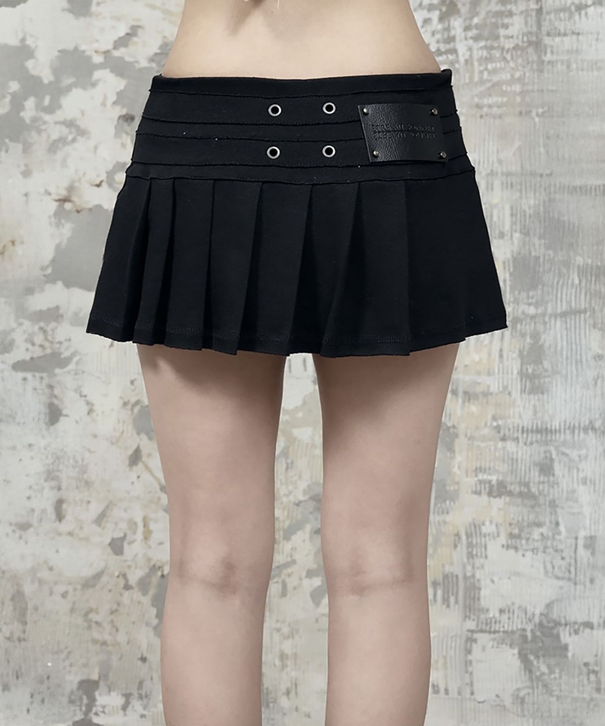 에트오소메(ETRE AU SOMMET) Pleated Layer Training Mini Skirt (Black)