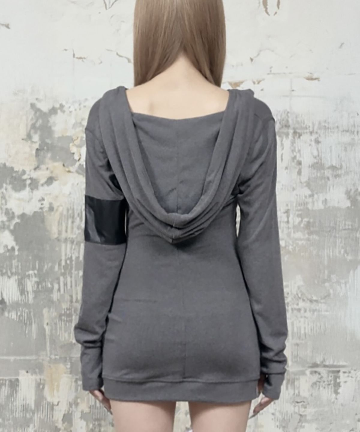 에트오소메(ETRE AU SOMMET) Hood Layer Shirring Mini One-Piece (Melange Gray))