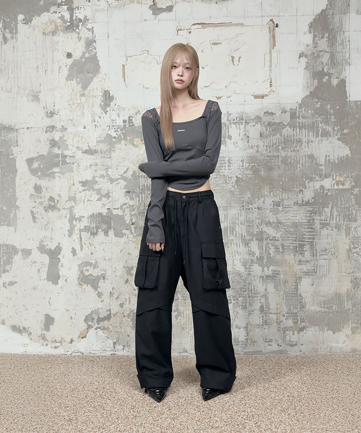 에트오소메(ETRE AU SOMMET) Panel Multi Pocket Cargo Pants (Black)