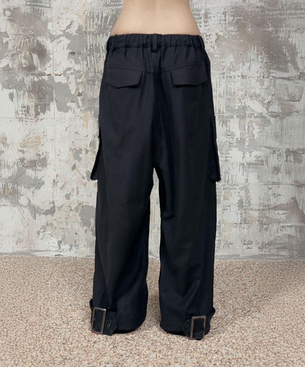 에트오소메(ETRE AU SOMMET) Panel Multi Pocket Cargo Pants (Black)