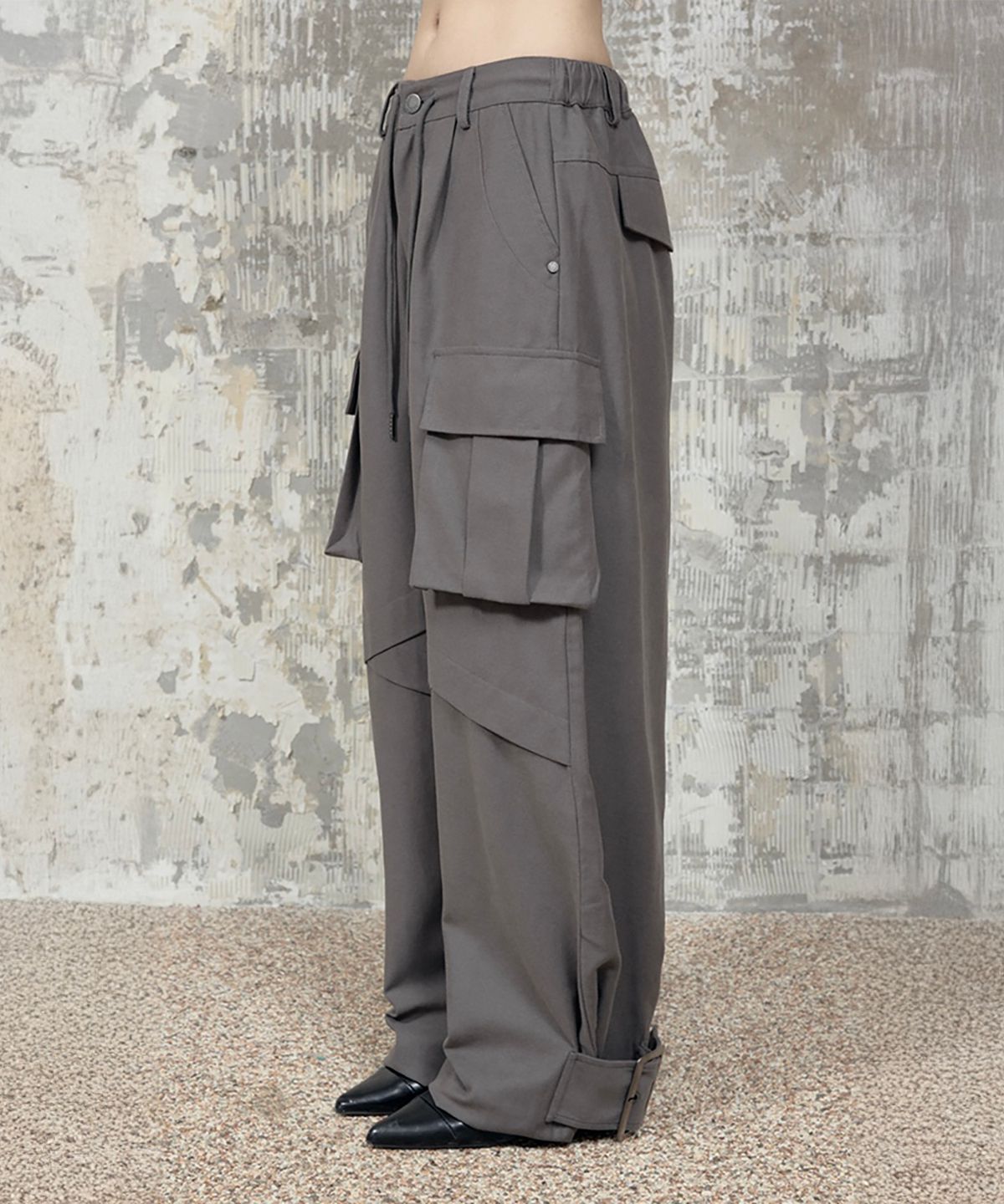 에트오소메(ETRE AU SOMMET) Panel Multi Pocket Cargo Pants (Charcoal)
