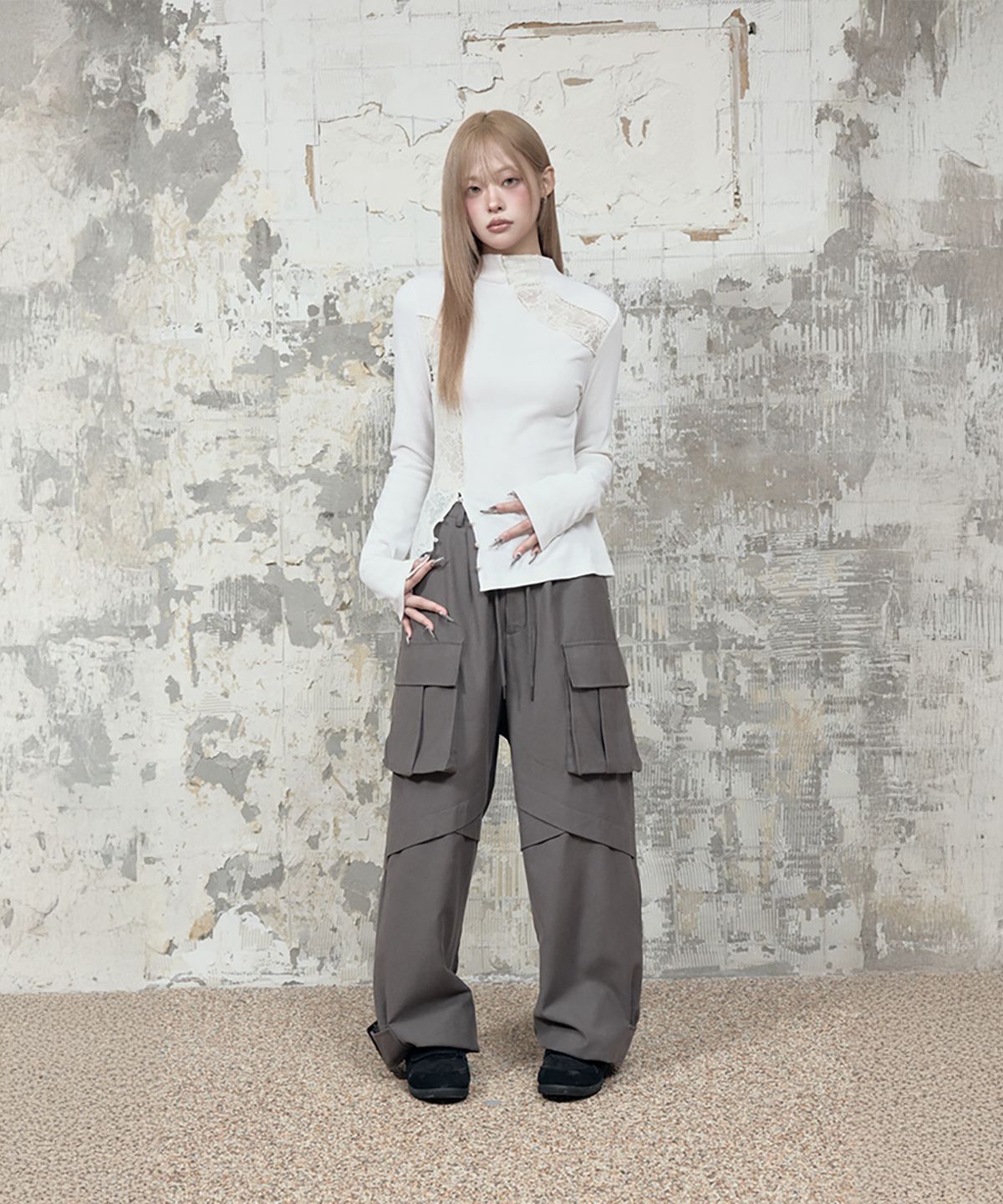 에트오소메(ETRE AU SOMMET) Panel Multi Pocket Cargo Pants (Charcoal)
