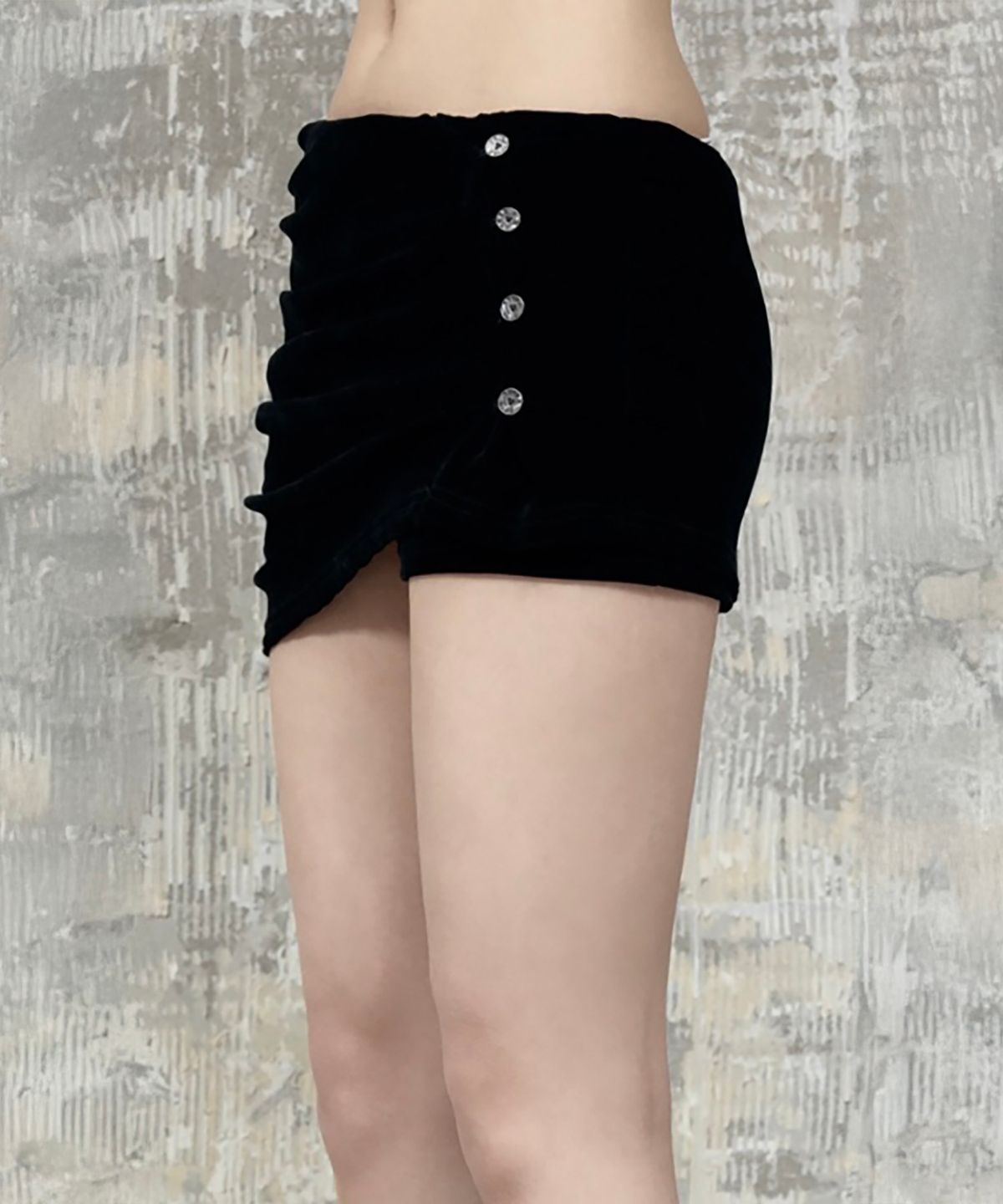 에트오소메(ETRE AU SOMMET) Velvet Button Shirring Mini Skirt (Black)
