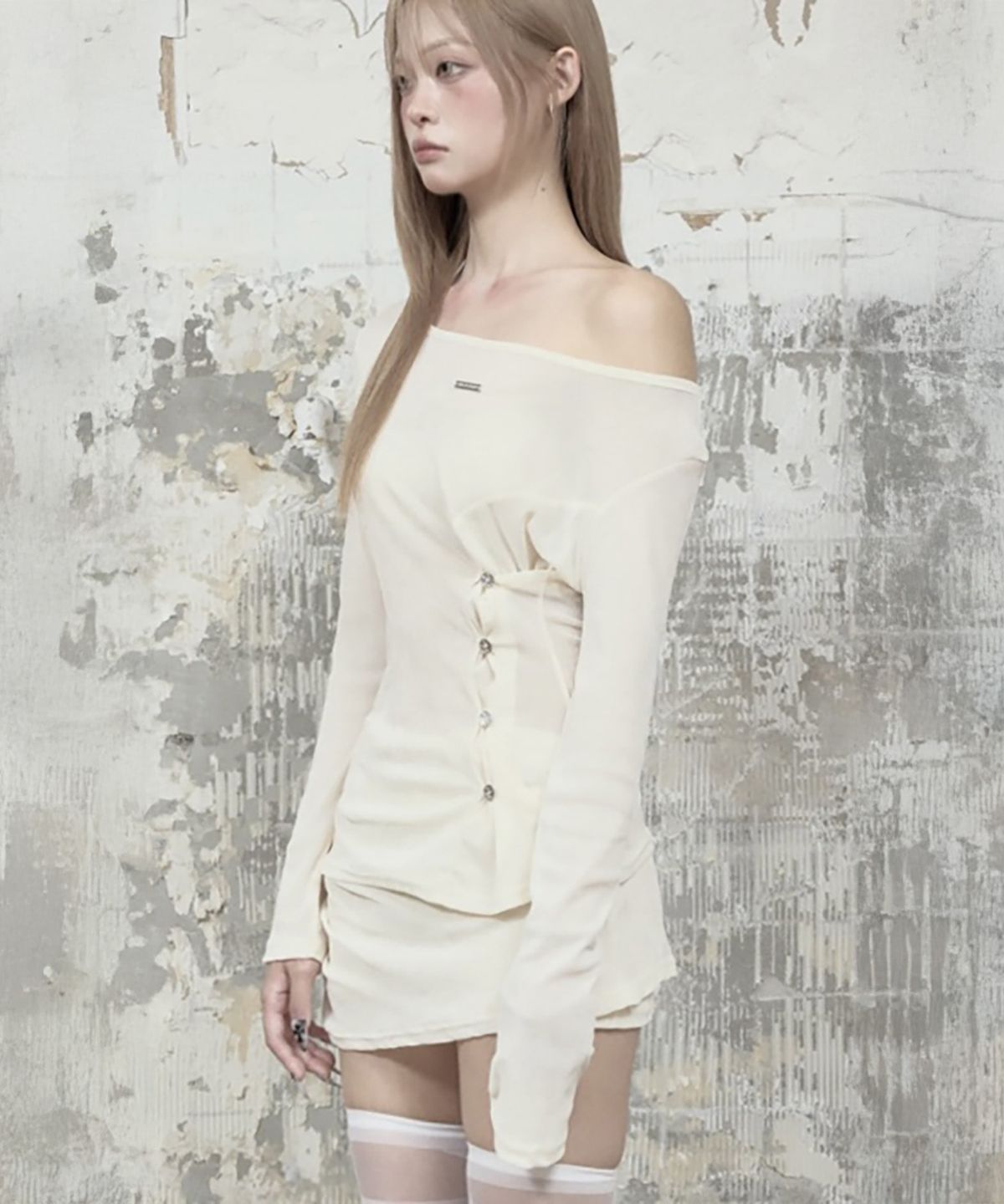 에트오소메(ETRE AU SOMMET) Velvet Button Shirring Slim Long Sleeve (Ivory)