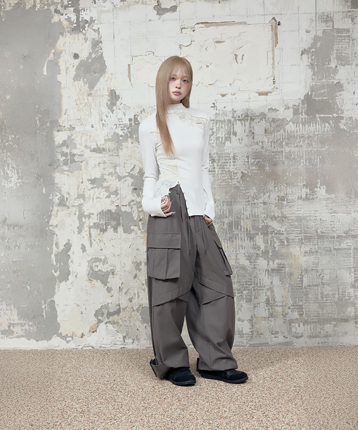 에트오소메(ETRE AU SOMMET) Lace Layer High Neck Slim Long Sleeve (White)