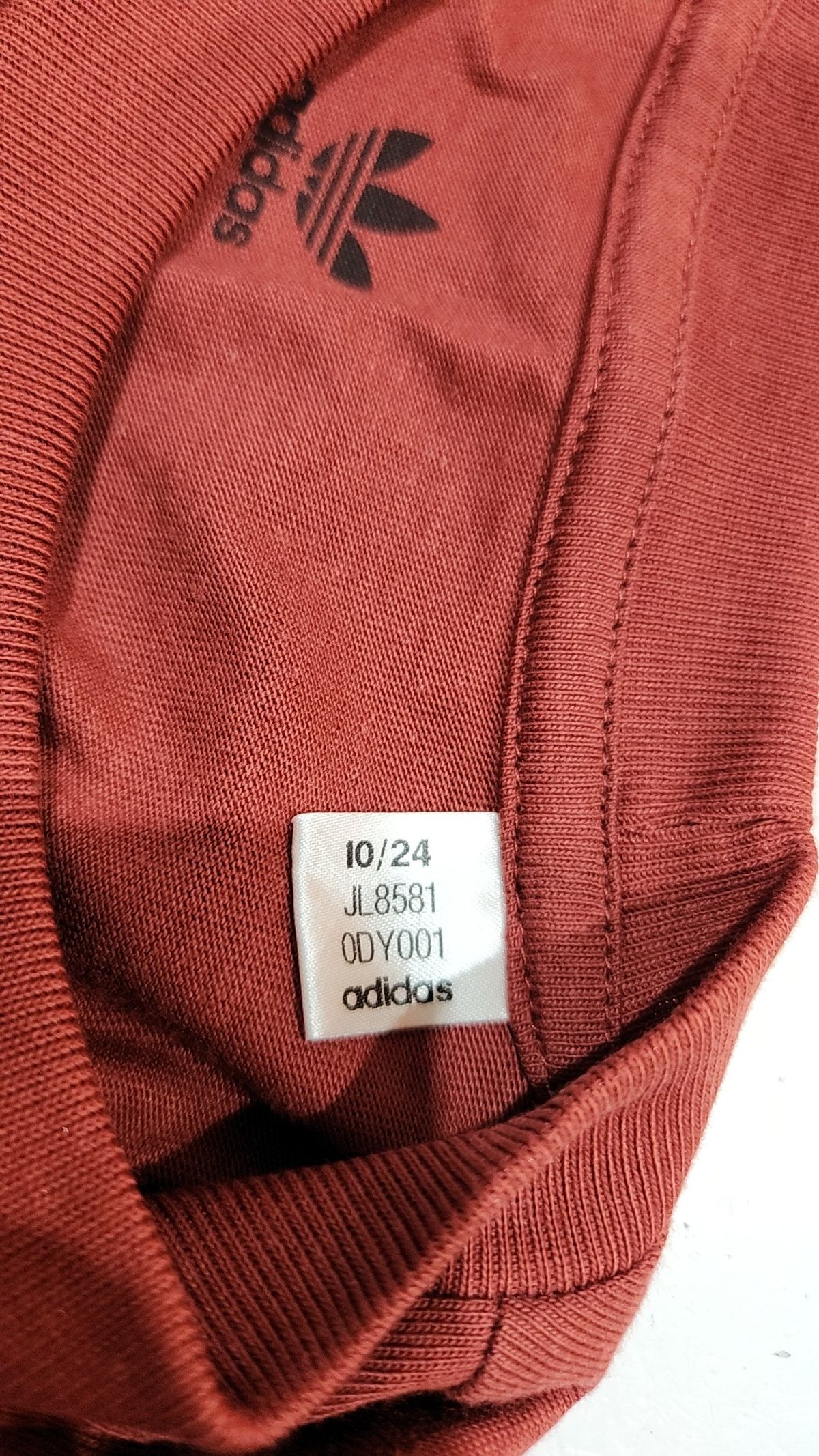 아디다스(ADIDAS) 4.0 로고 티 - 루비 / JL8581 L