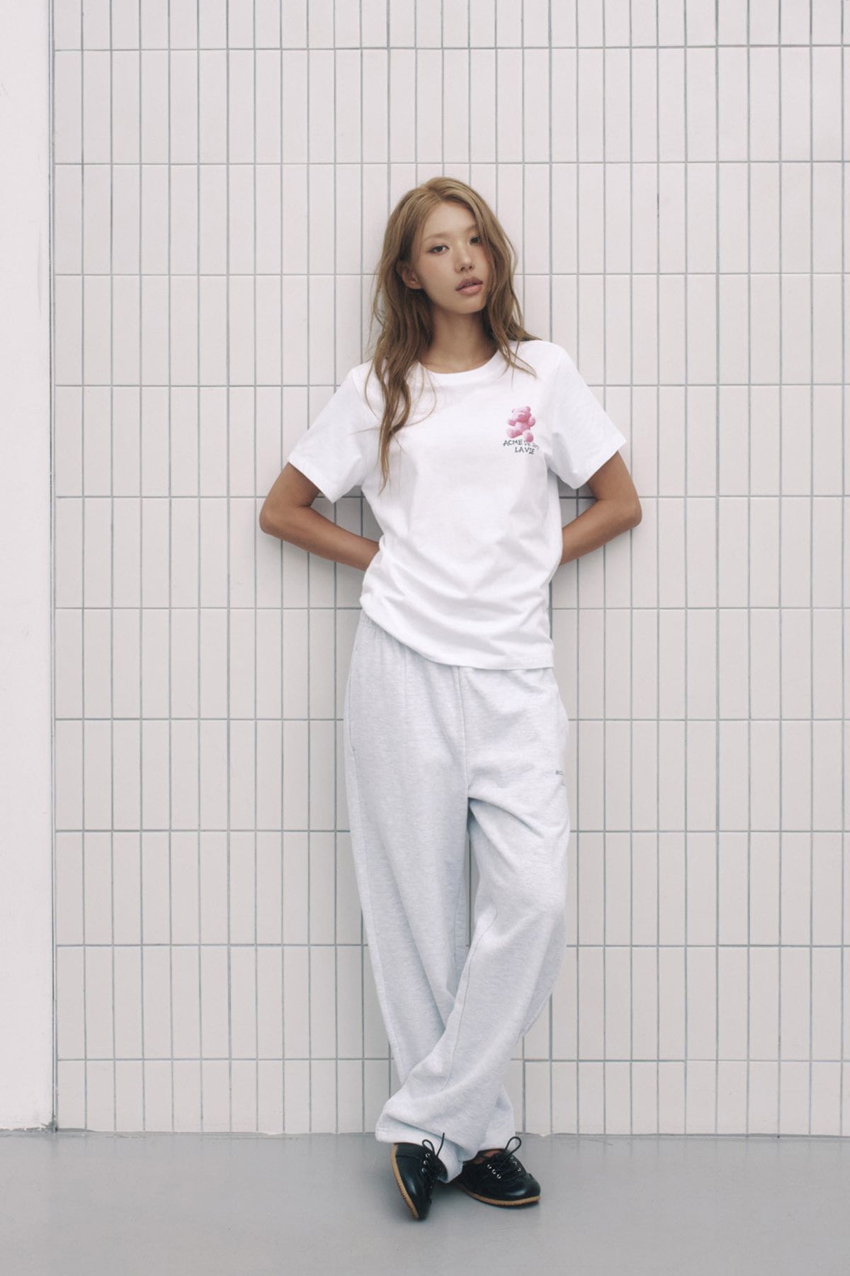 아크메드라비(ACME DE LA VIE) WOMAN FUZZY AC BEAR SHORT SLEEVE T-SHIRT