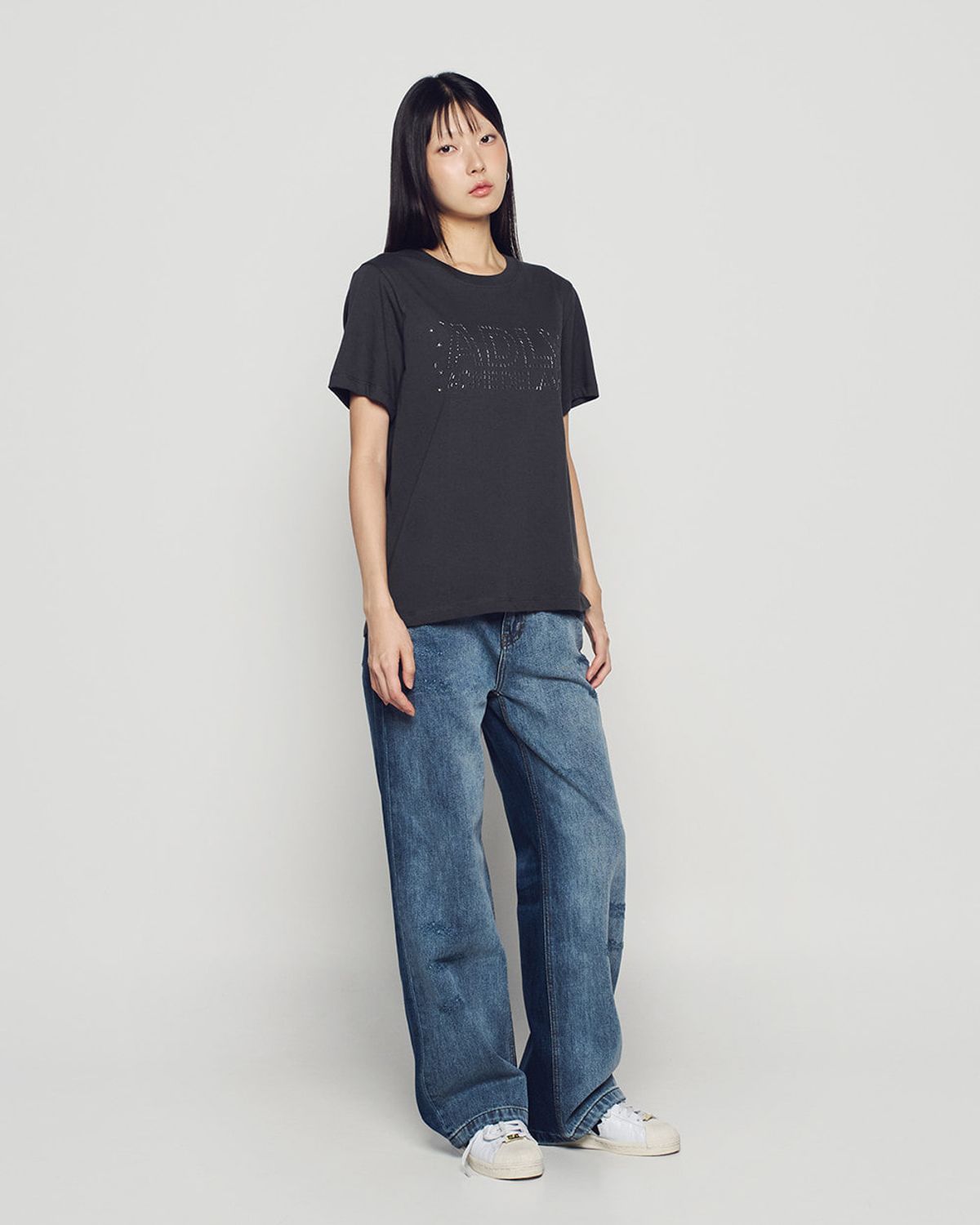 아크메드라비(ACME DE LA VIE) WOMAN LOGO HOTFIX SHORT SLEEVE T-SHIRT