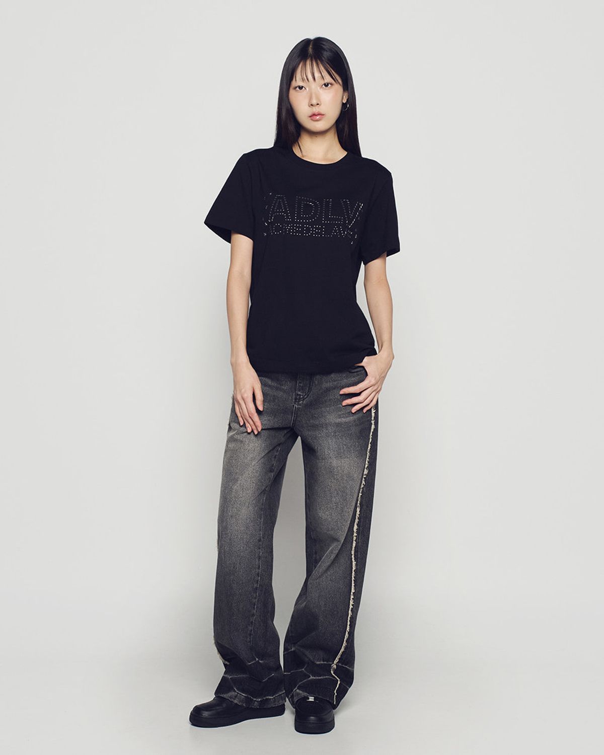 아크메드라비(ACME DE LA VIE) WOMAN LOGO HOTFIX SHORT SLEEVE T-SHIRT